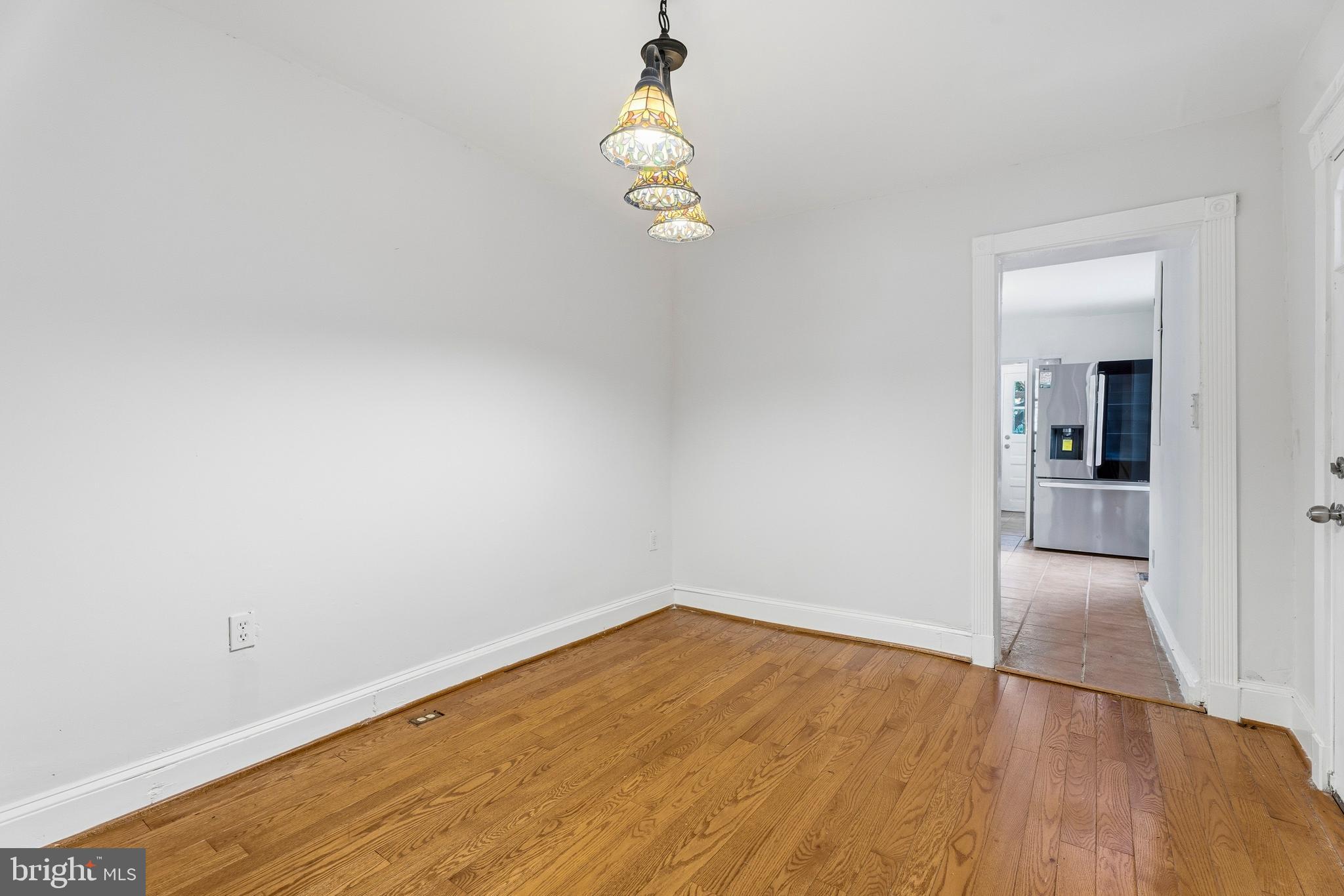 HOLLINS MARKET - Residential