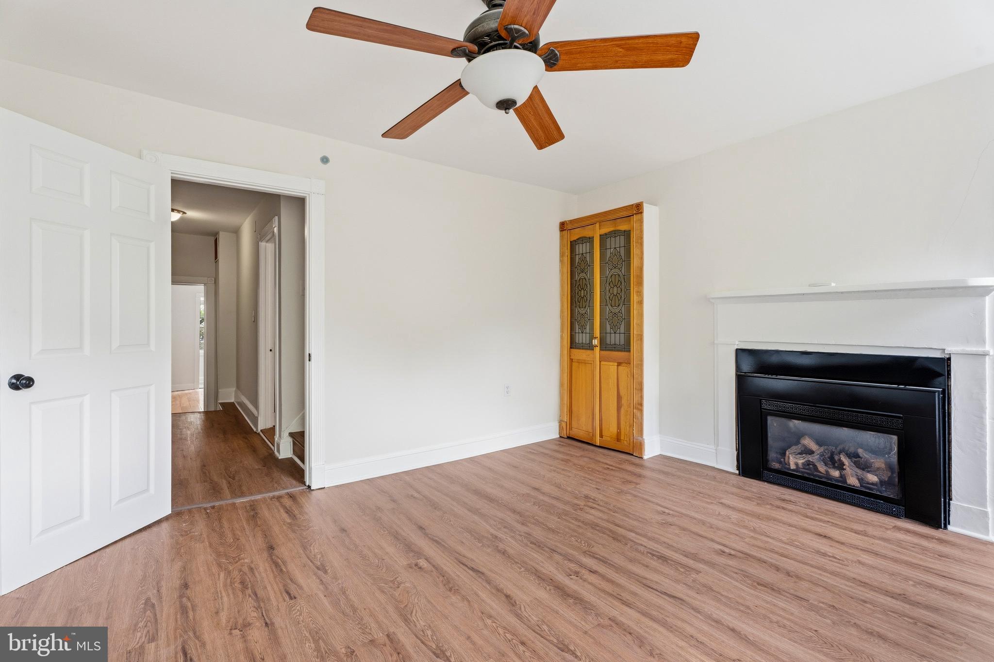 HOLLINS MARKET - Residential