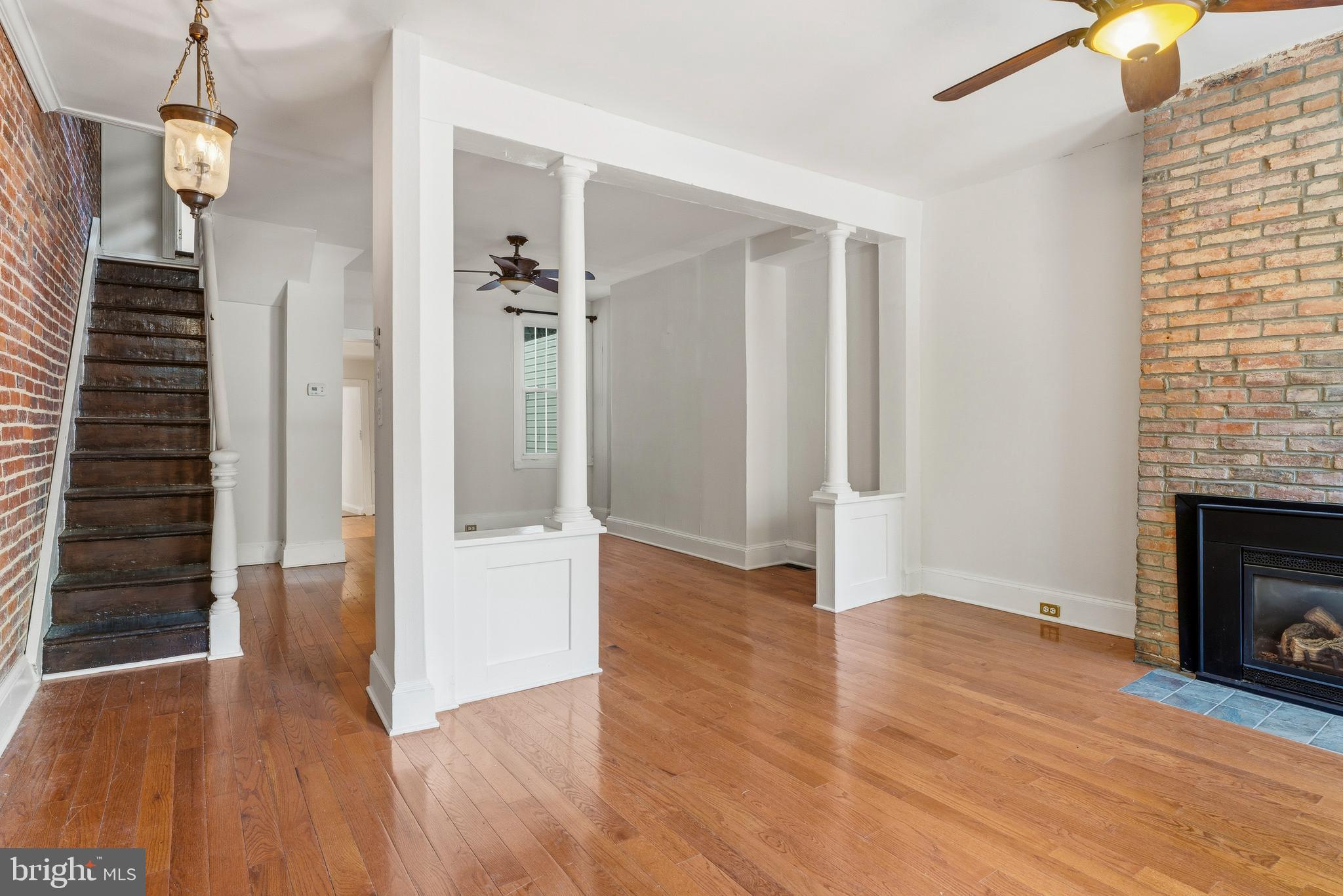 HOLLINS MARKET - Residential
