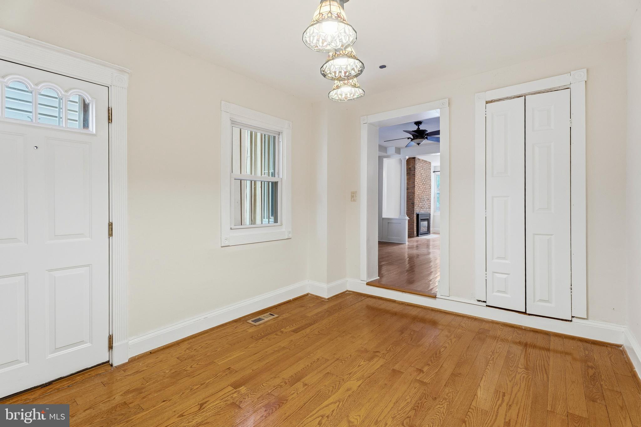 HOLLINS MARKET - Residential