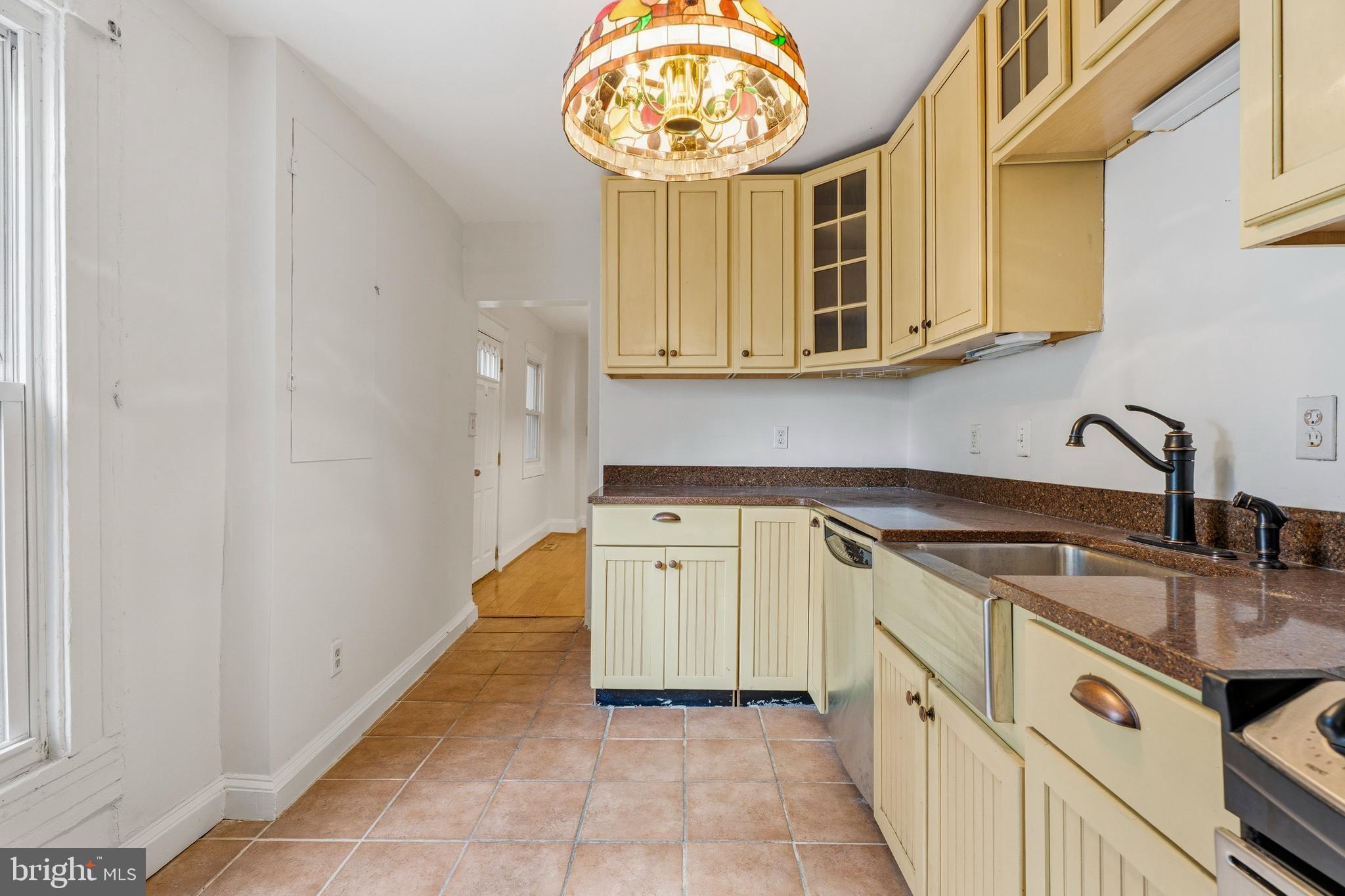 HOLLINS MARKET - Residential