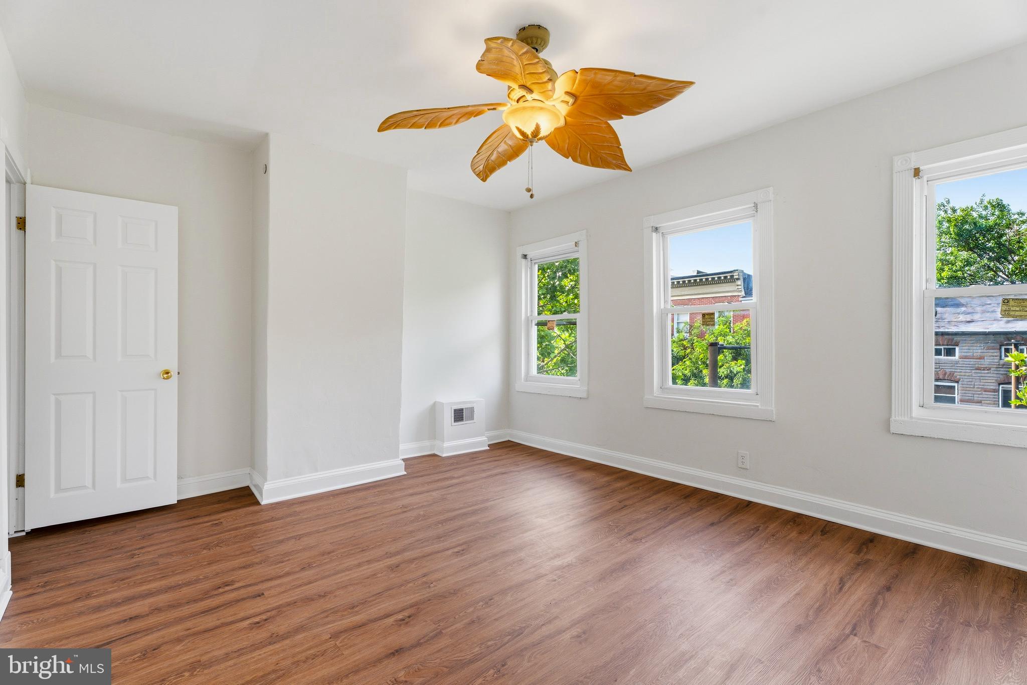 HOLLINS MARKET - Residential