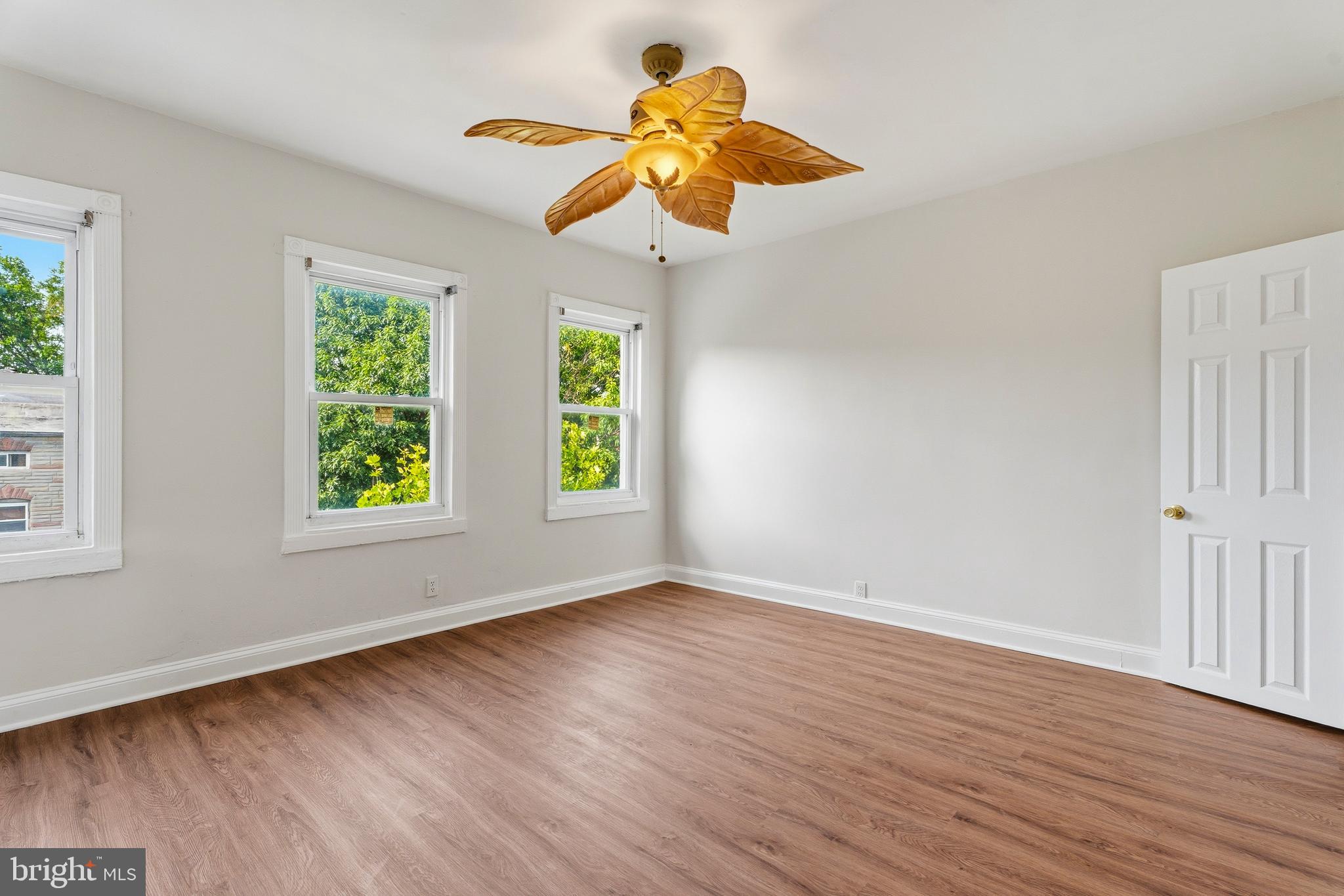 HOLLINS MARKET - Residential