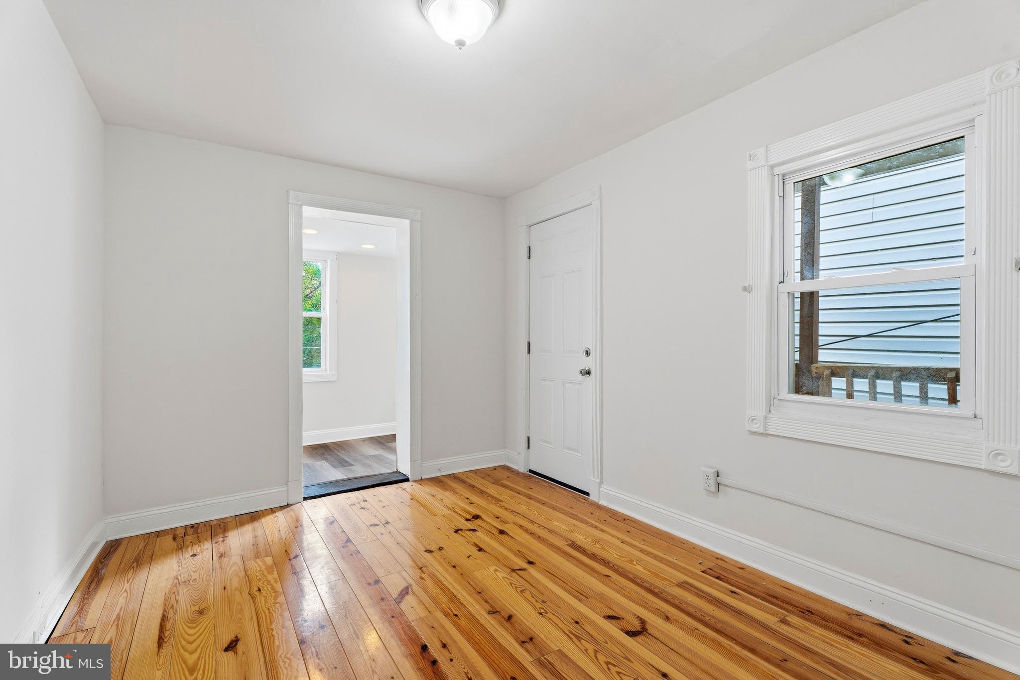 HOLLINS MARKET - Residential