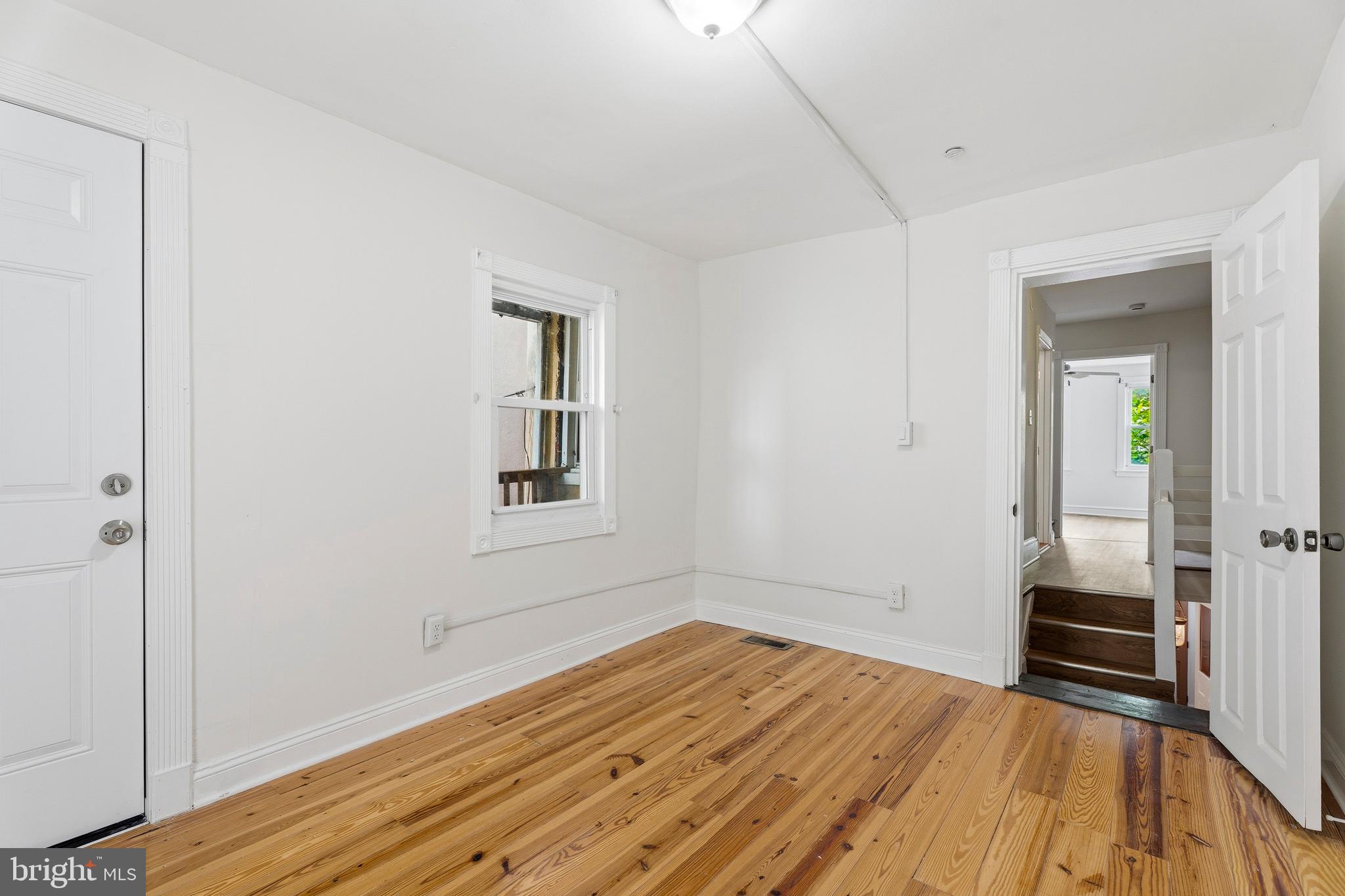 HOLLINS MARKET - Residential