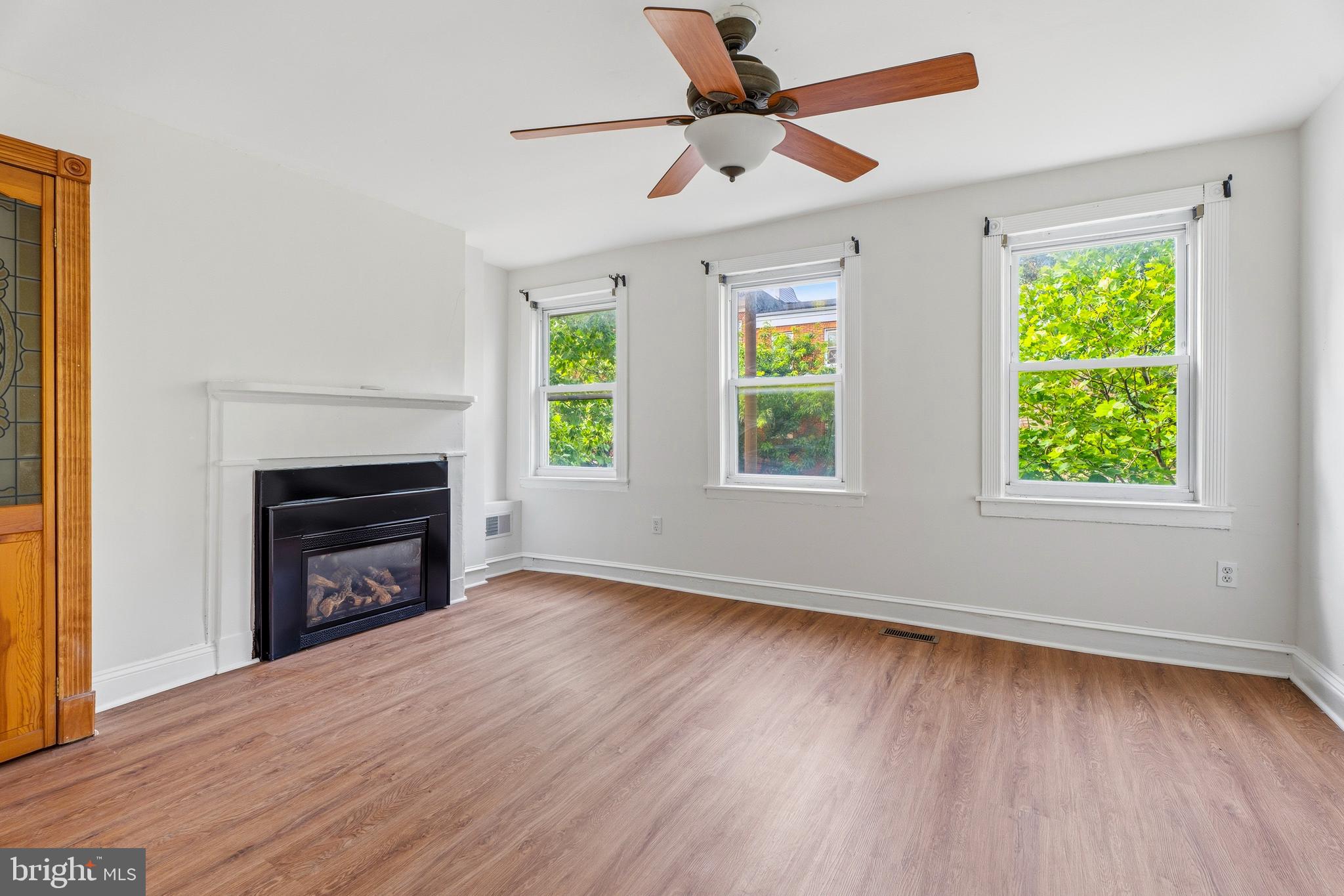HOLLINS MARKET - Residential