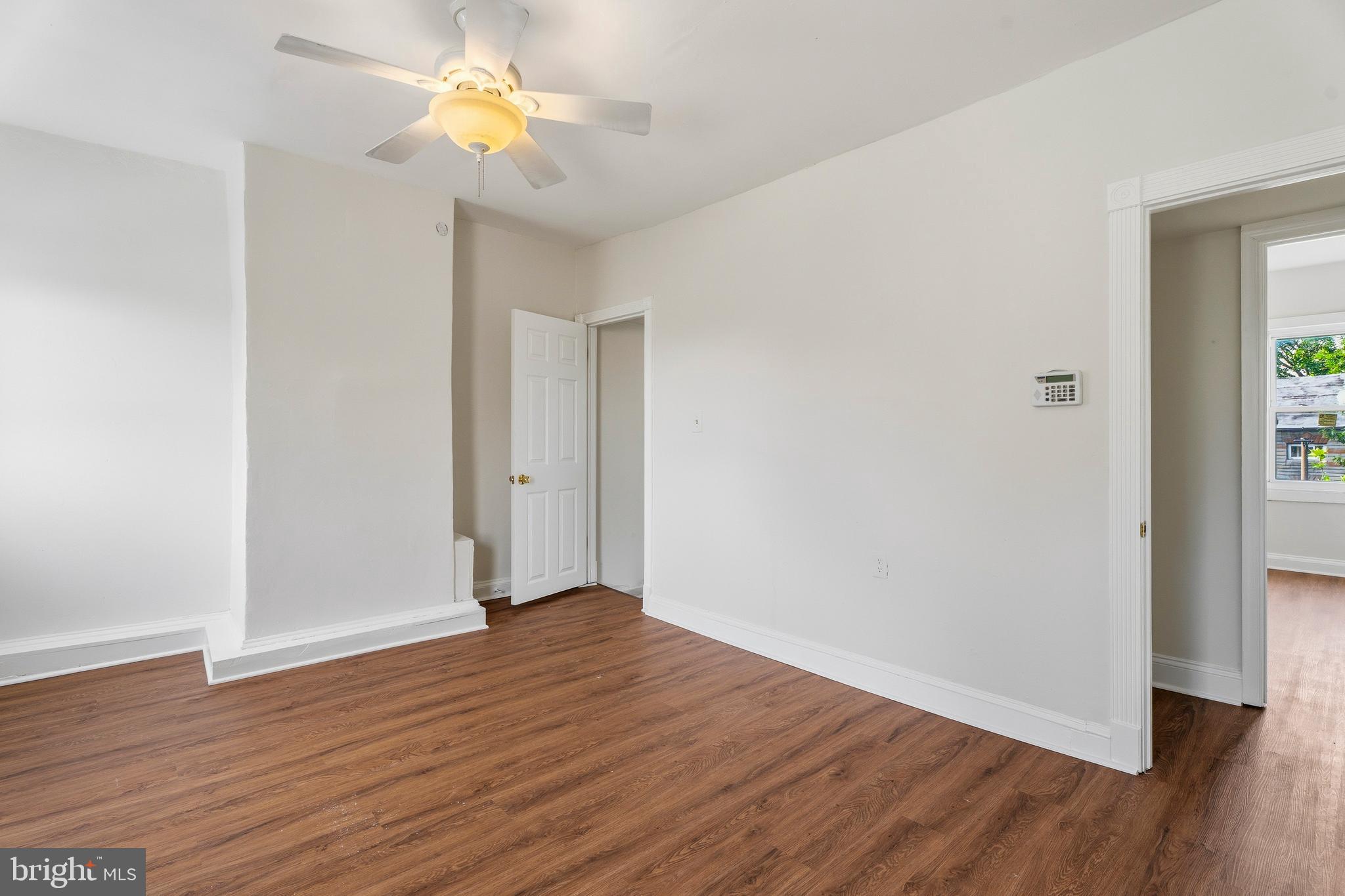 HOLLINS MARKET - Residential