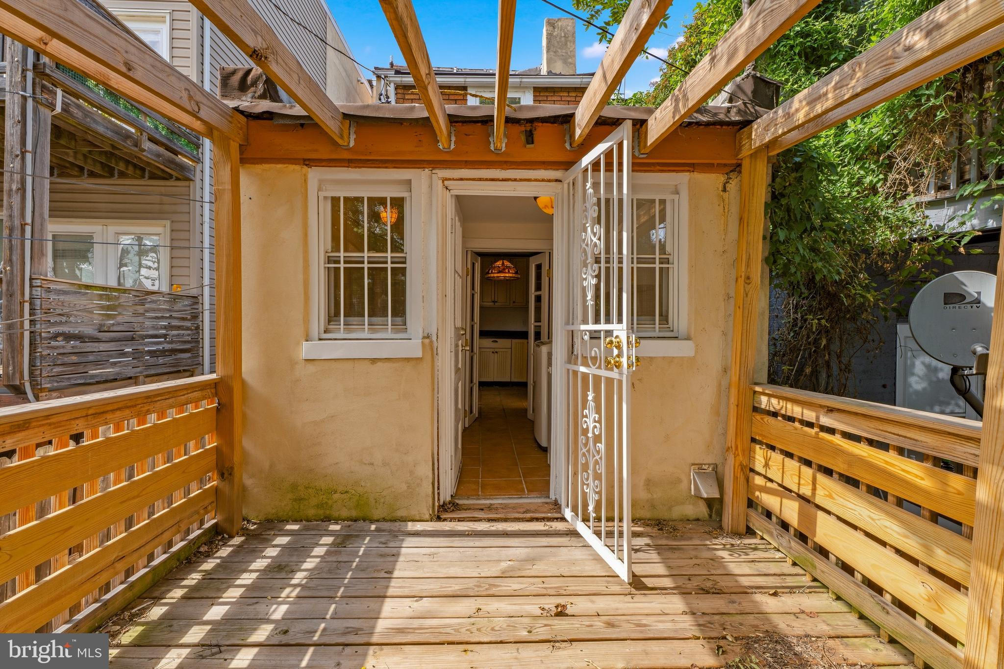 HOLLINS MARKET - Residential