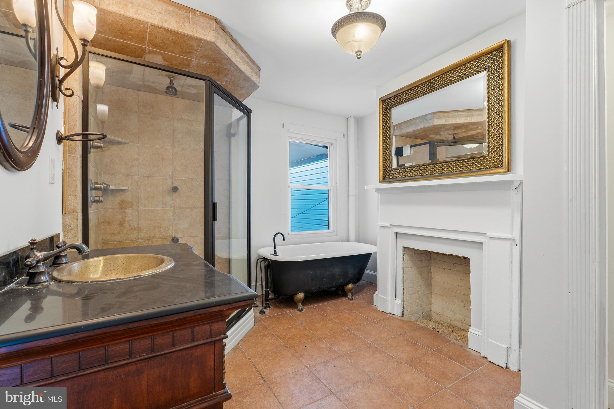 HOLLINS MARKET - Residential