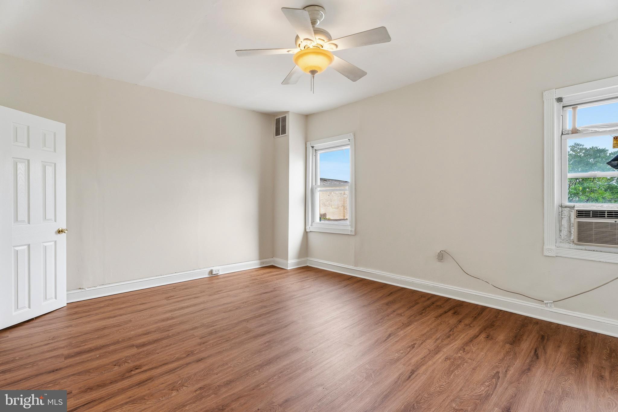 HOLLINS MARKET - Residential