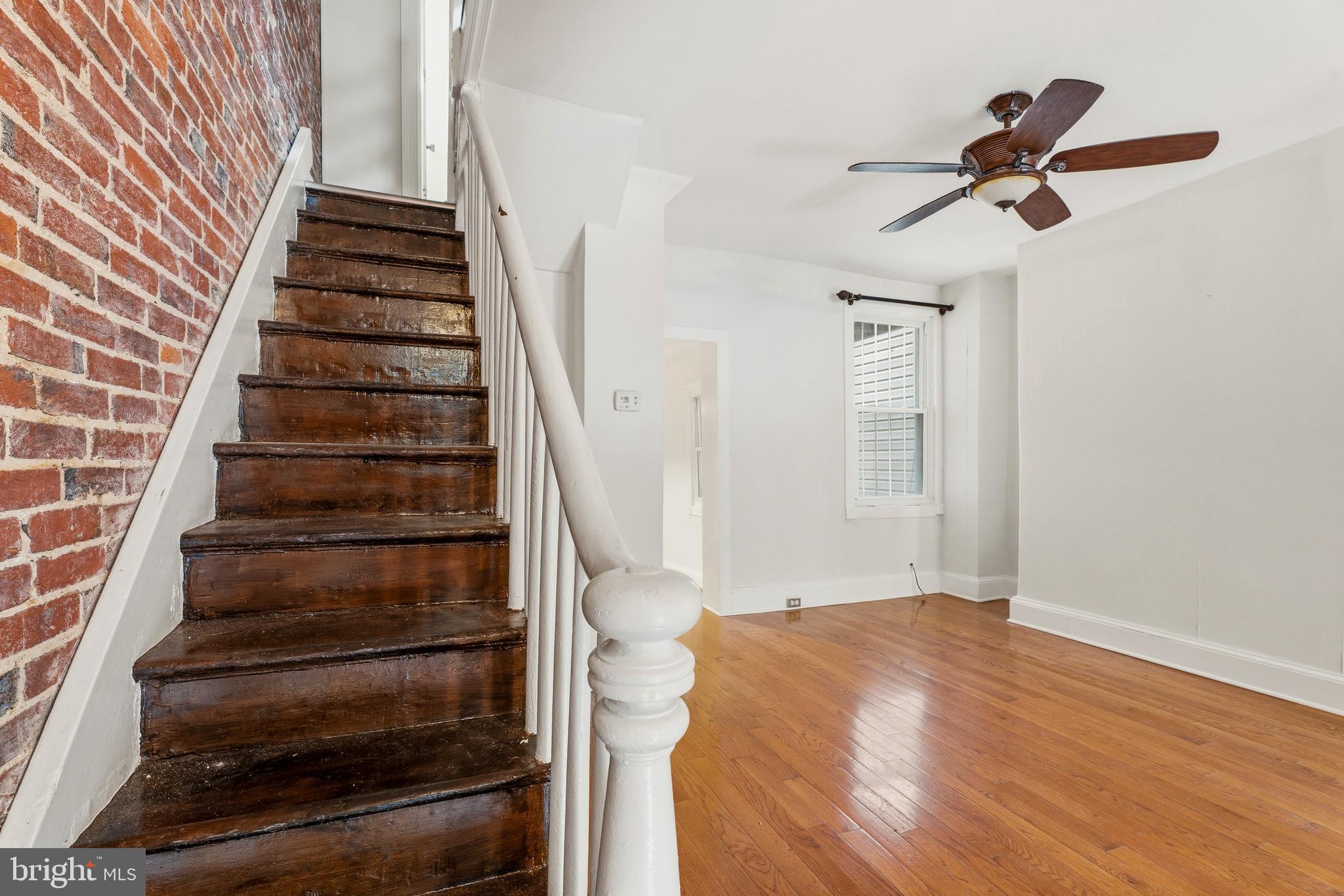 HOLLINS MARKET - Residential