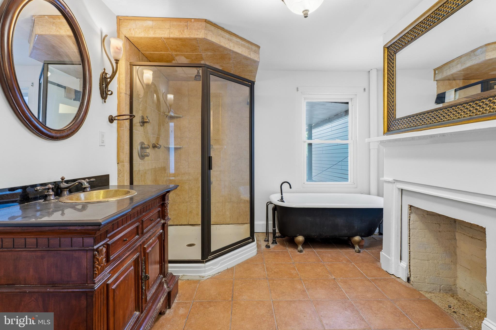 HOLLINS MARKET - Residential