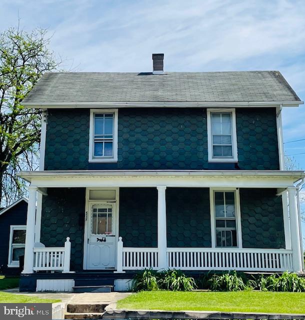 Great opportunity Franklin County! Welcome to 572 Hollywell Ave, in the borough of Chambersburg. This traditional two-story home is ready for some TLC and presents a wonderful project for those looking to build equity. Featuring a classic two-level layout, this property offers great bones and a functional floor plan.