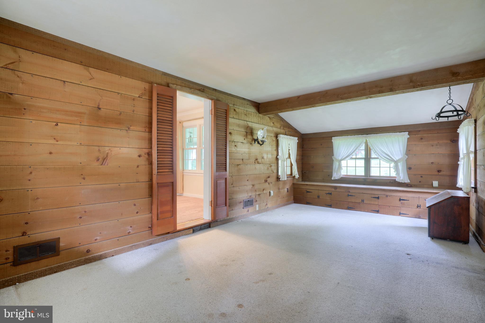 COUNTRY CLUB ESTATES - Residential