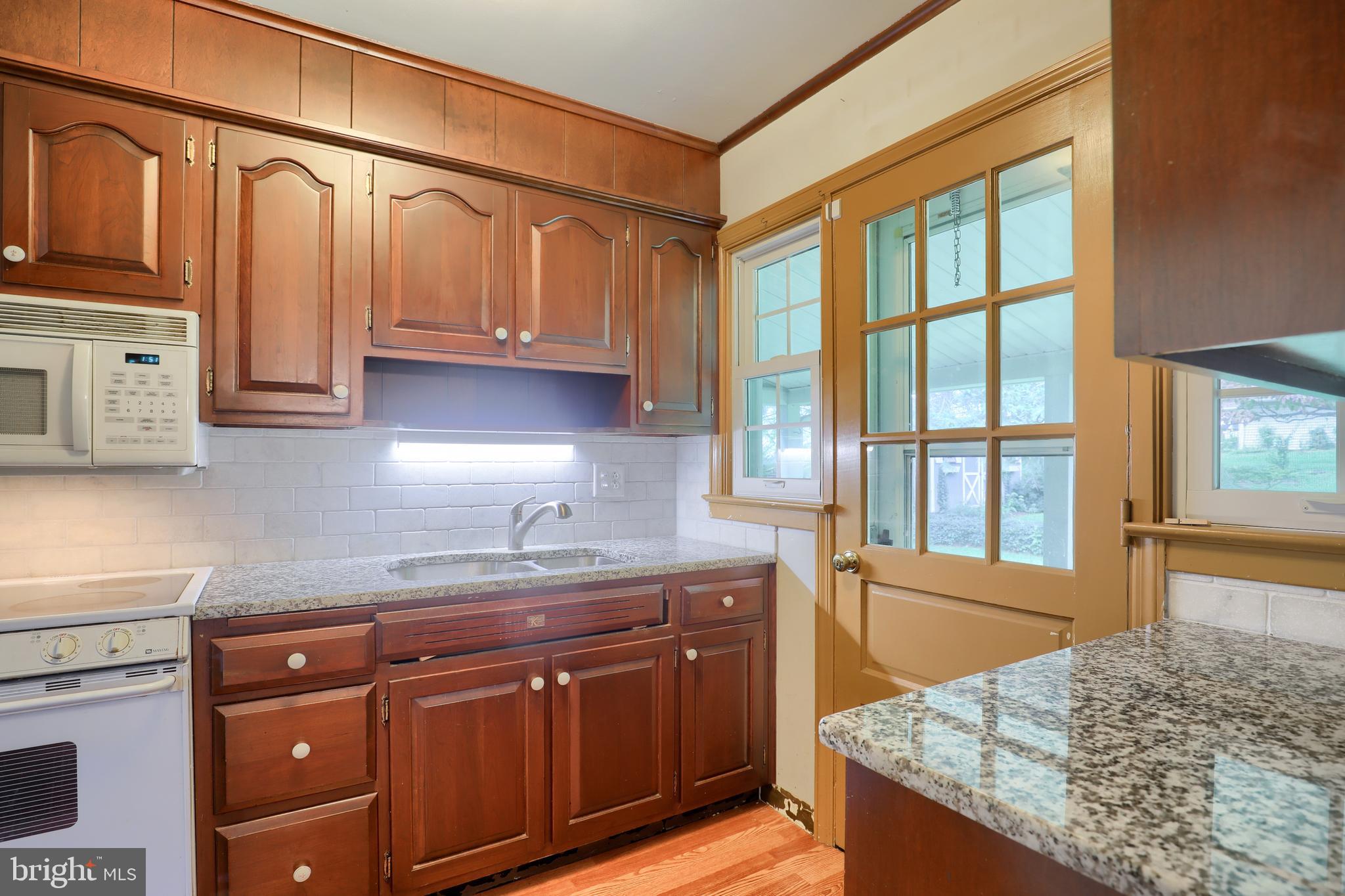COUNTRY CLUB ESTATES - Residential