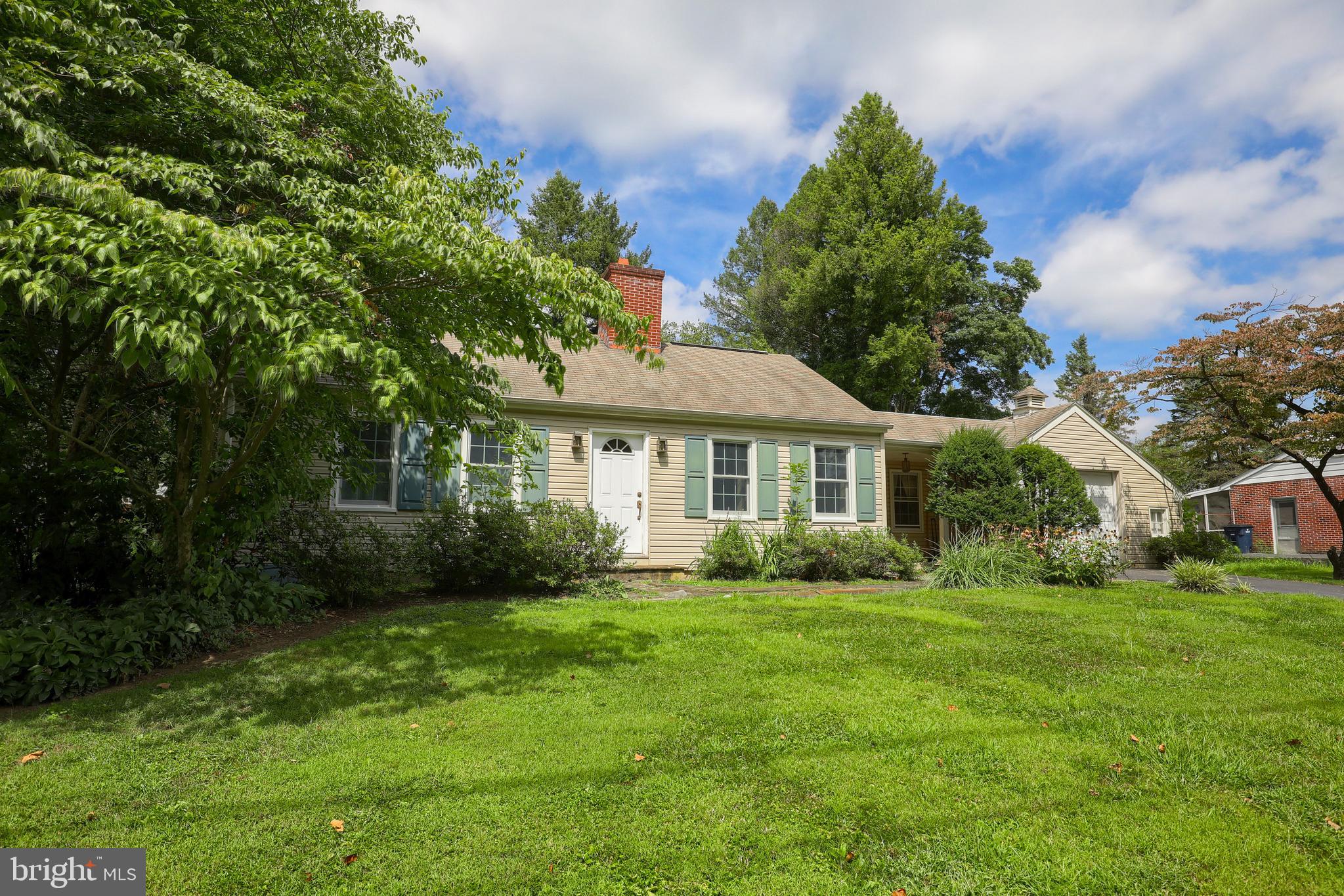 COUNTRY CLUB ESTATES - Residential
