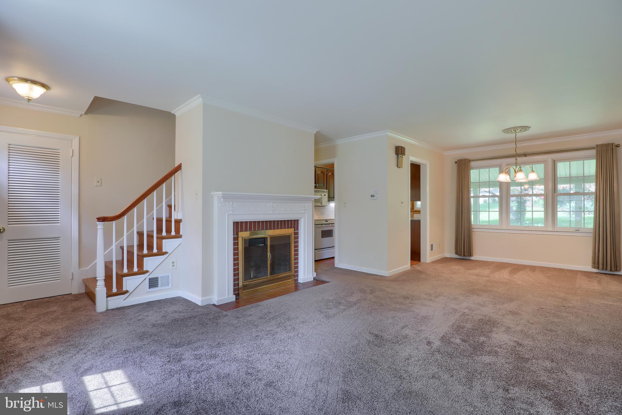 COUNTRY CLUB ESTATES - Residential