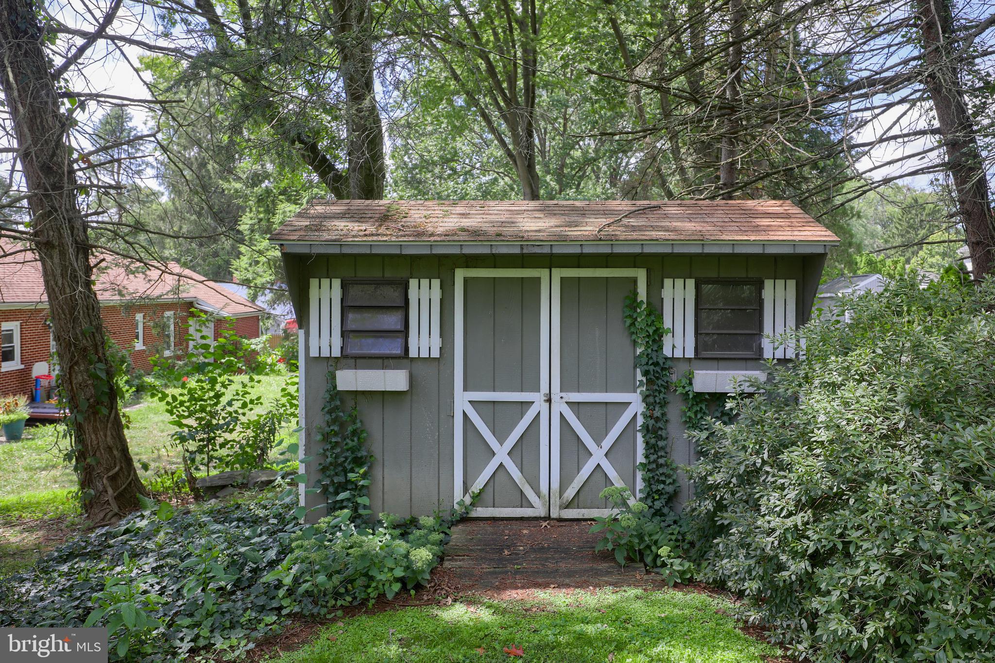 COUNTRY CLUB ESTATES - Residential
