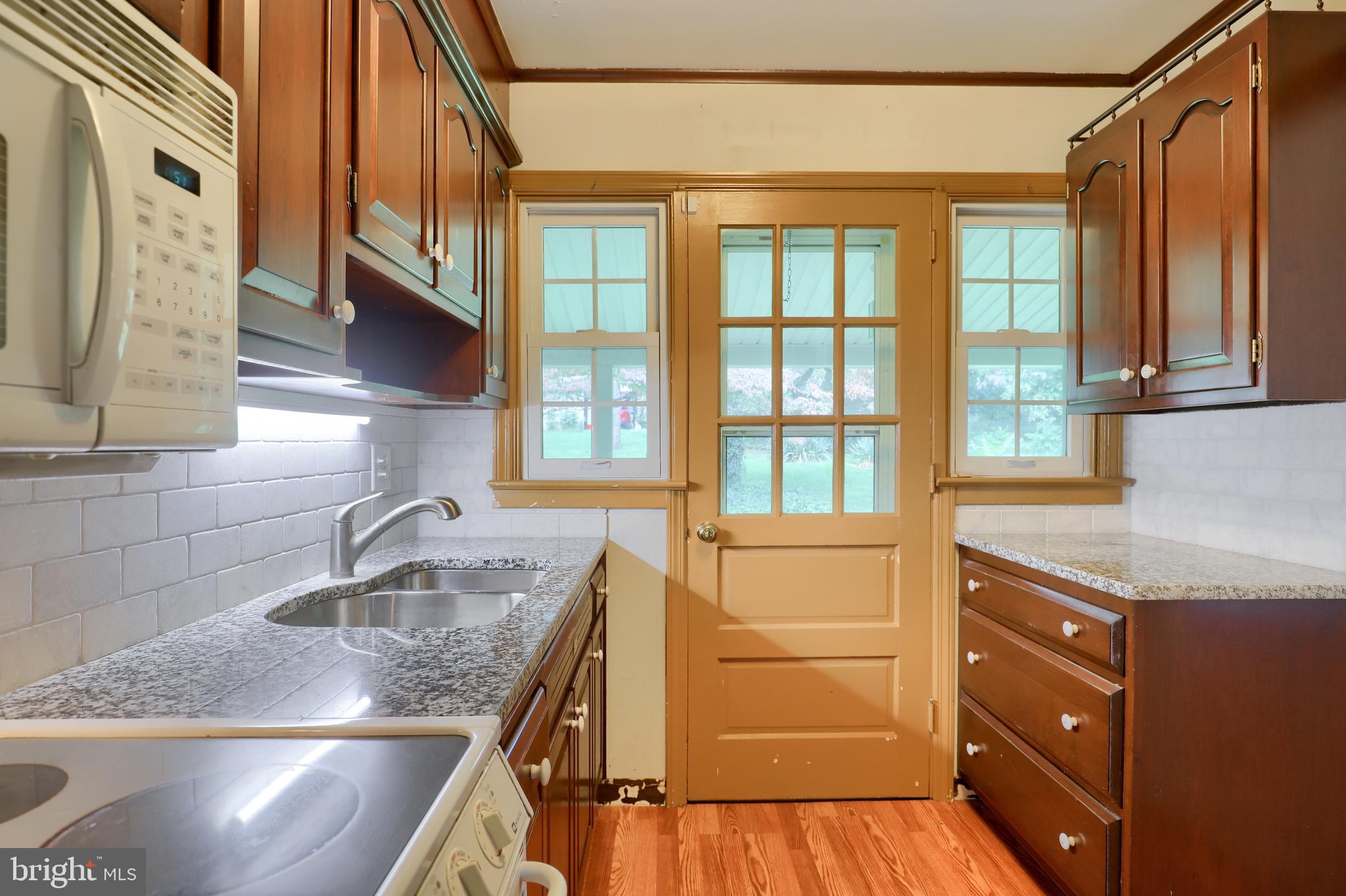 COUNTRY CLUB ESTATES - Residential
