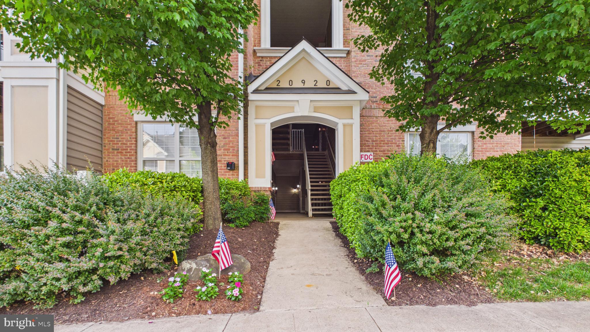 Beautifully maintained penthouse condo in the sought-after Ashberry community of Ashburn Farm. This spacious 2-bedroom, 2-bath home offers over 1,320 square feet of comfortable living space with vaulted ceilings and an open, light-filled floor plan. The updated kitchen features granite countertops, stone backsplash, stainless steel appliances, and ceramic tile flooring. The inviting living room includes a gas fireplace and built-in shelving, while the dining area showcases hardwood flooring and elegant finishes throughout.

The primary suite offers a private bath and generous closet space, while the second bedroom and full bath provide flexibility for guests, a home office, or additional living needs. Enjoy the convenience of in-unit washer and dryer, natural gas heating, and low-maintenance condo living.

Residents enjoy access to Ashburn Farm amenities including pools, tennis courts, basketball courts, walking trails, playgrounds, clubhouse, and more. Ideally located near shopping, dining, commuter routes, and major employers, this move-in-ready home combines comfort, convenience, and an exceptional community lifestyle.