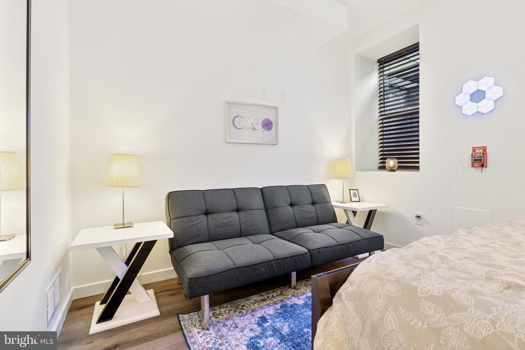 POINT BREEZE - Residential Income