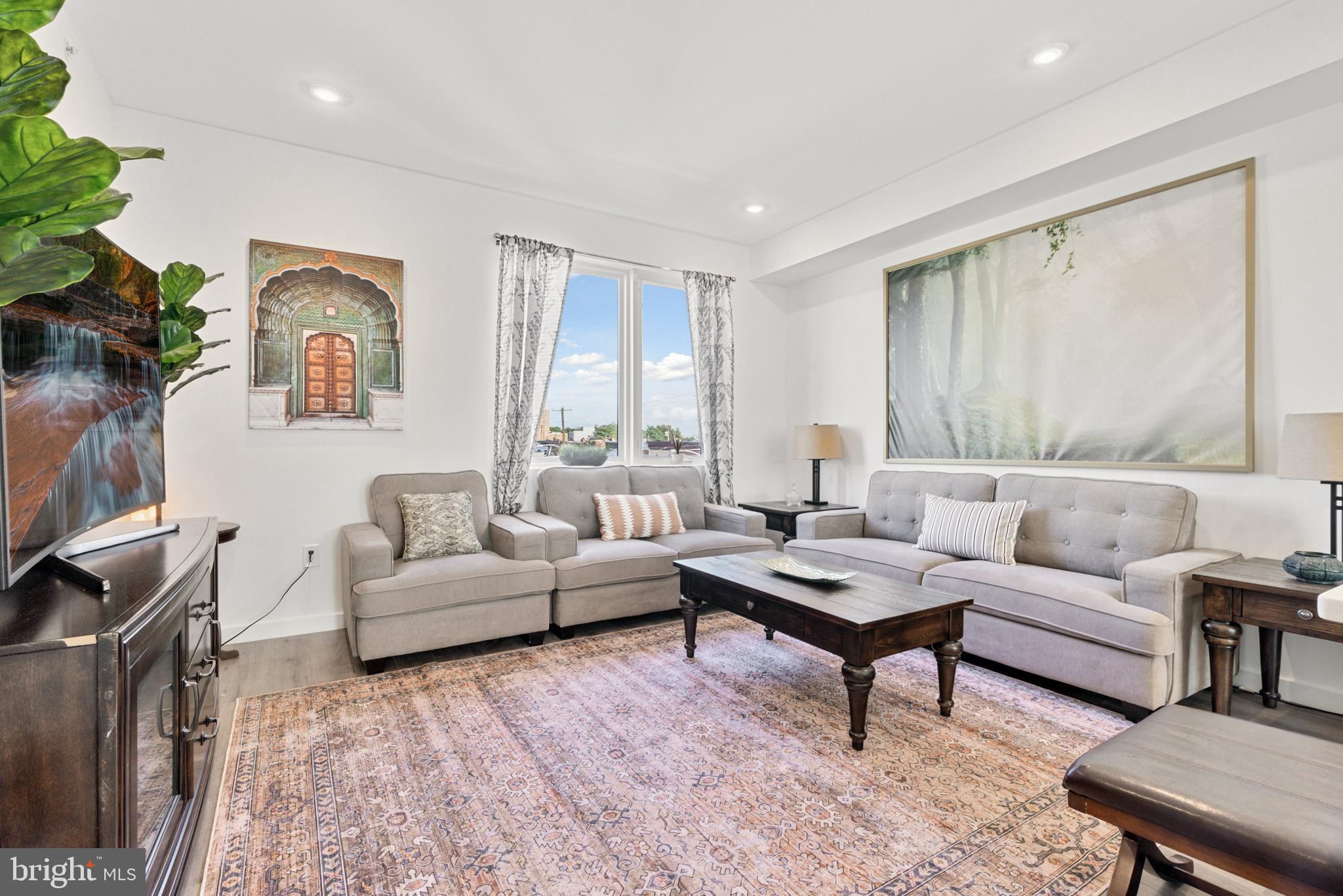 POINT BREEZE - Residential Income