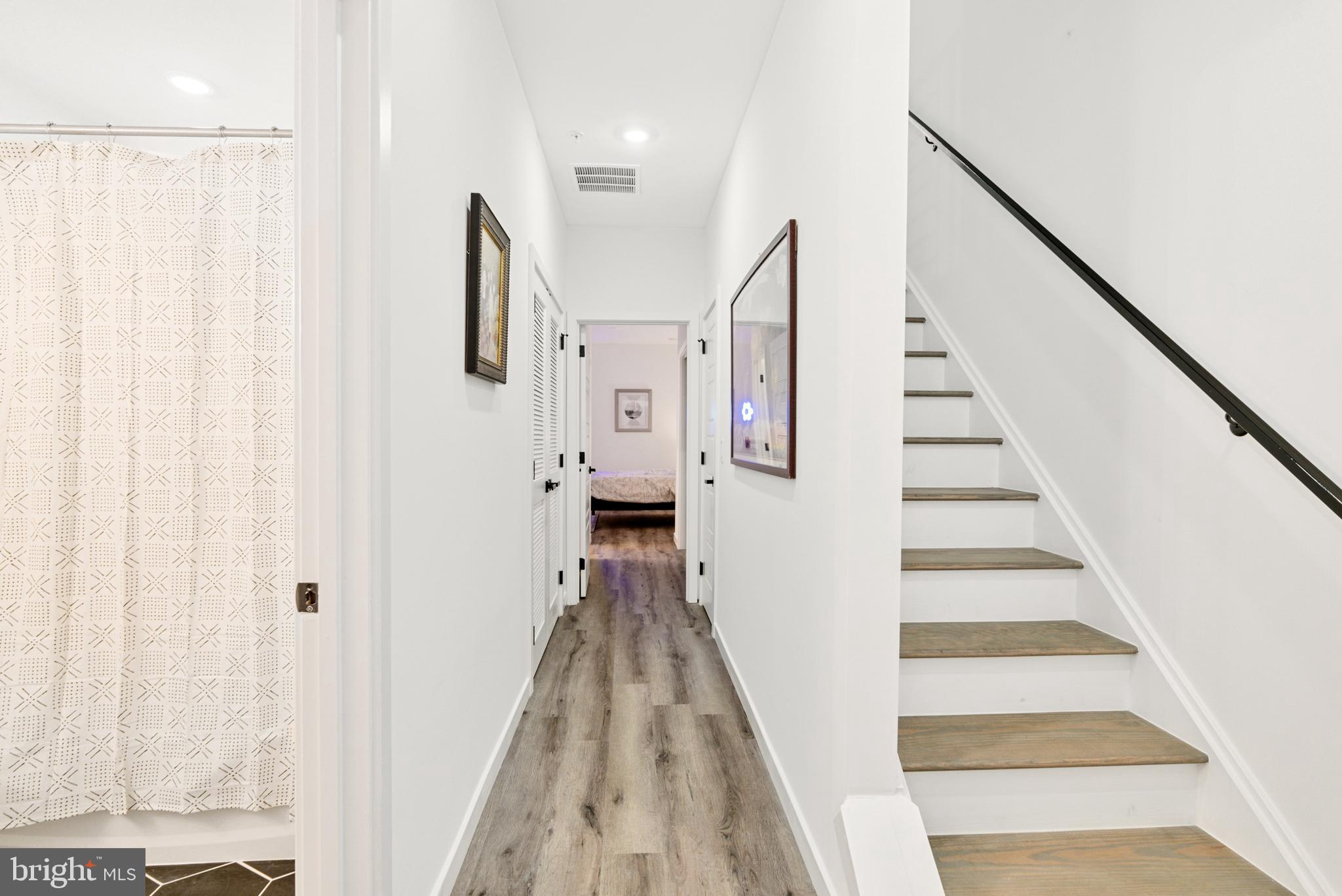POINT BREEZE - Residential Income