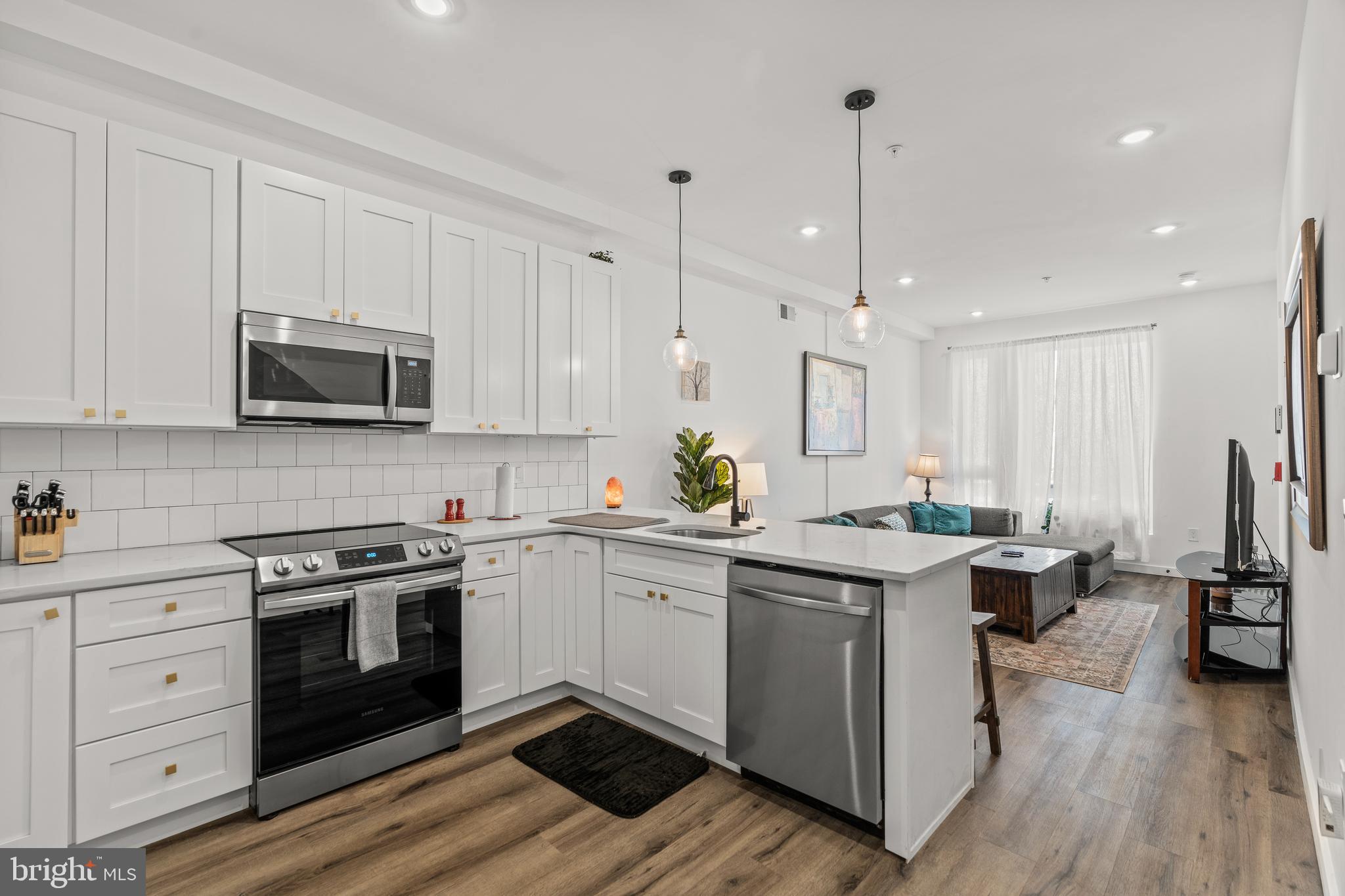 POINT BREEZE - Residential Income