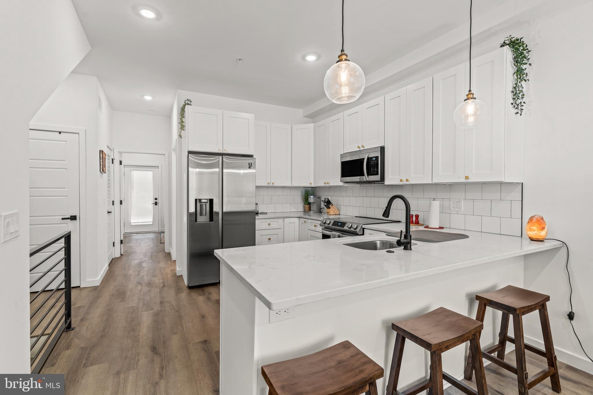 POINT BREEZE - Residential Income