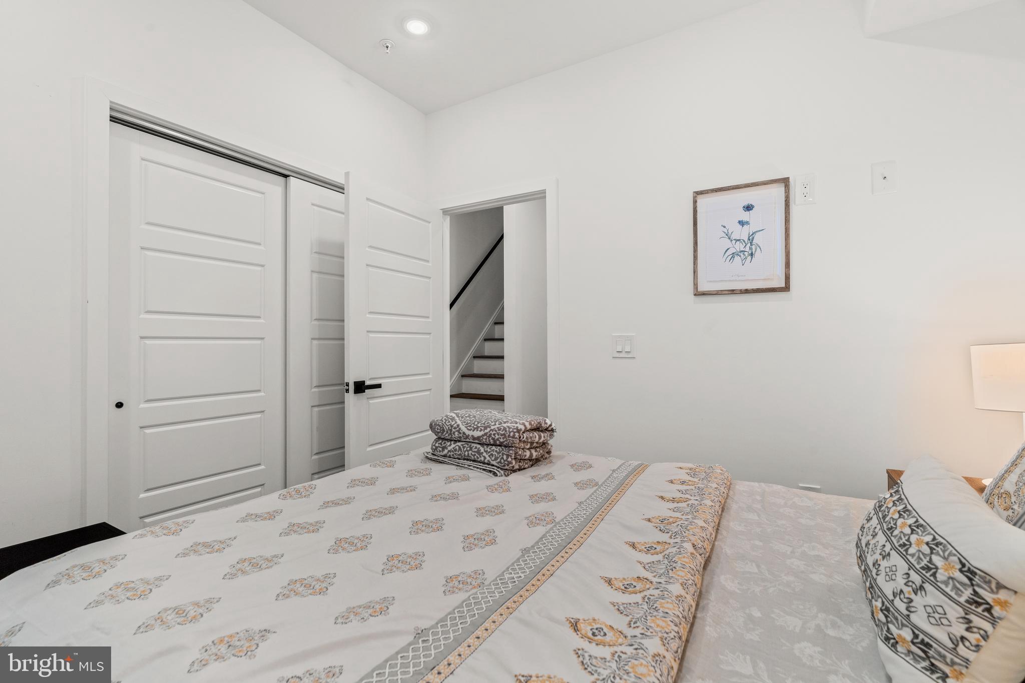 POINT BREEZE - Residential Income