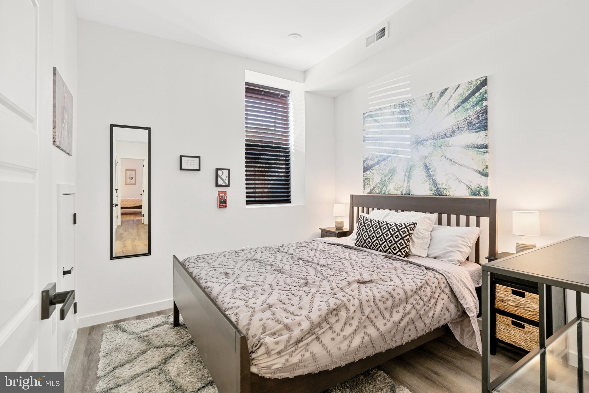 POINT BREEZE - Residential Income