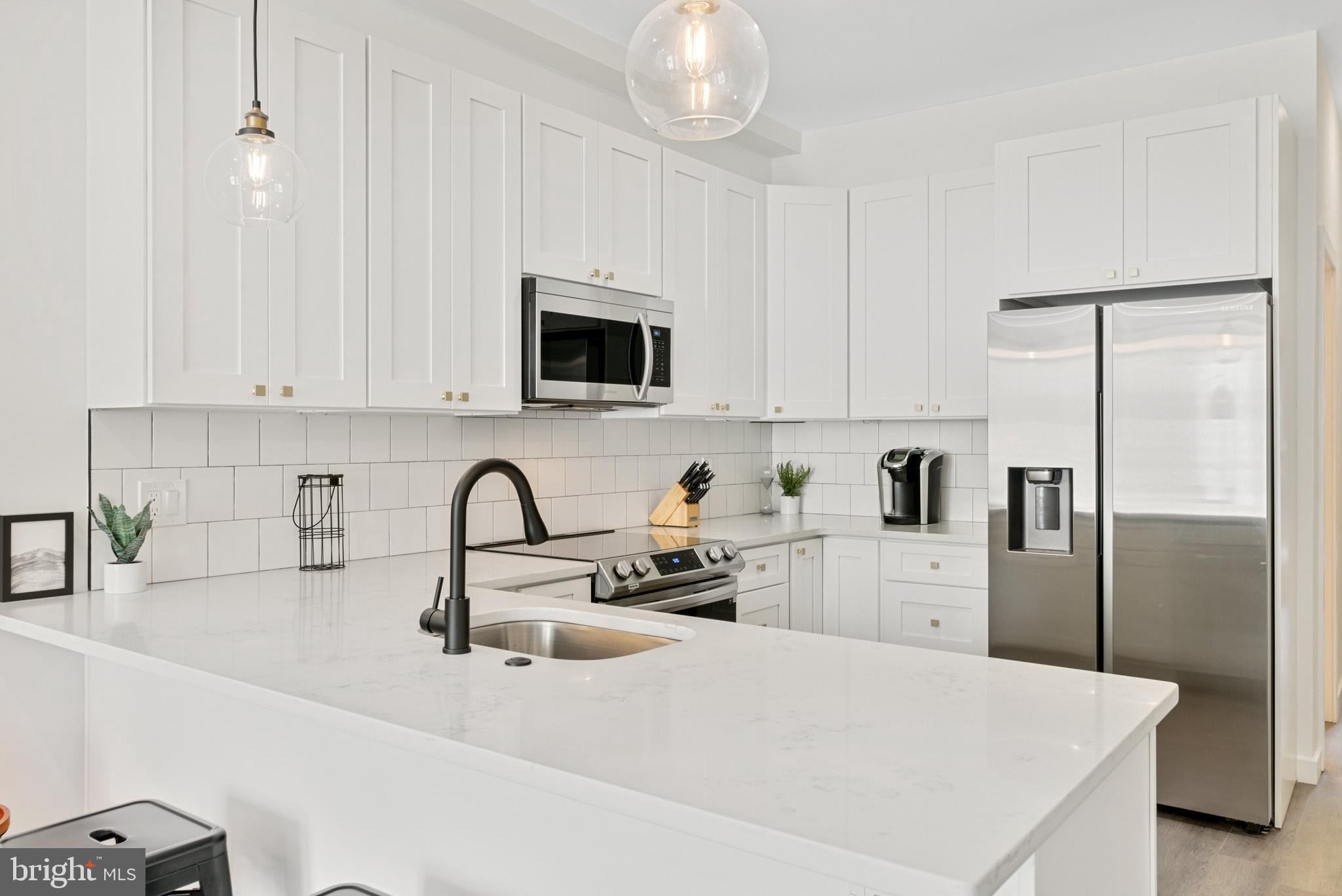 POINT BREEZE - Residential Income