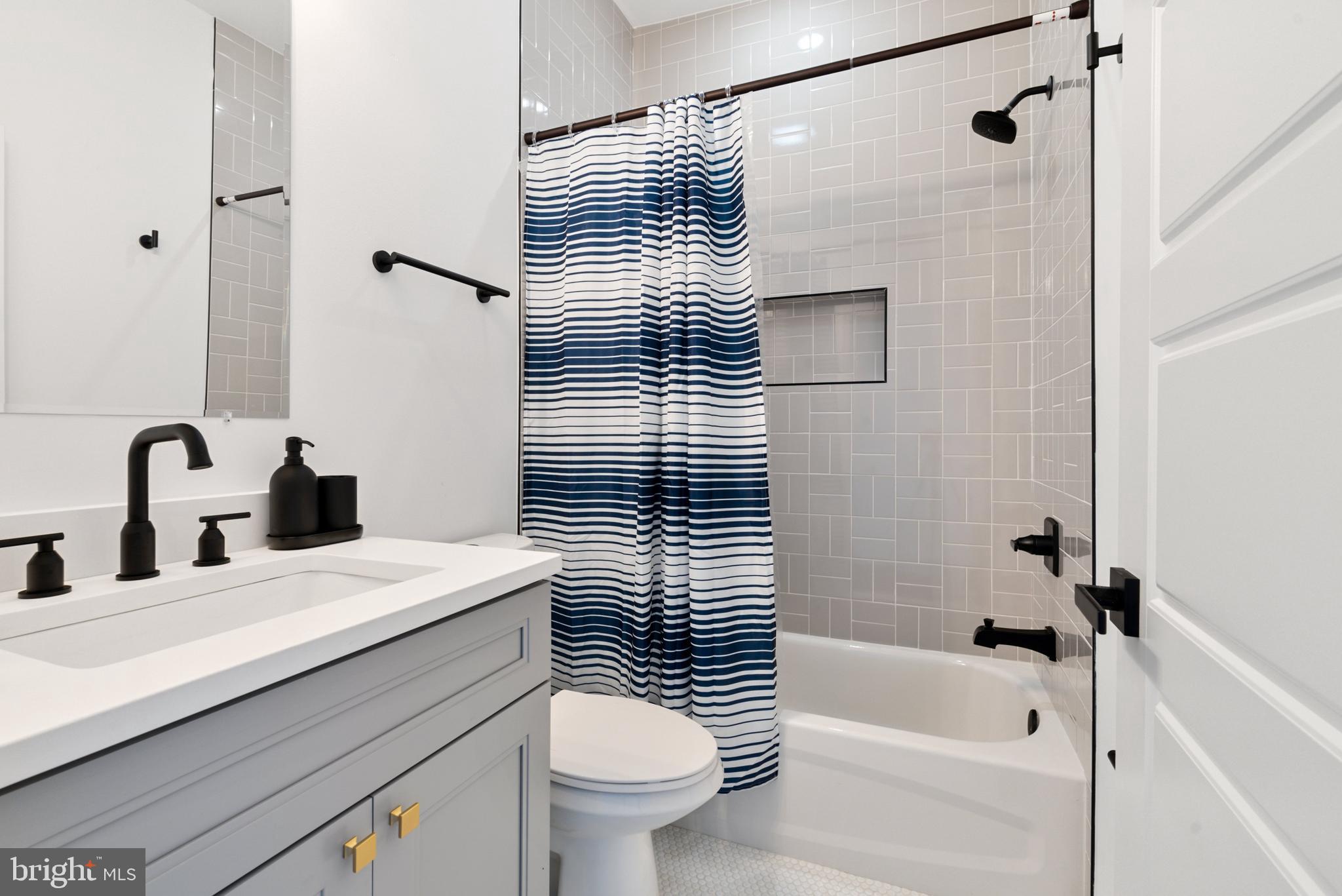 POINT BREEZE - Residential Income