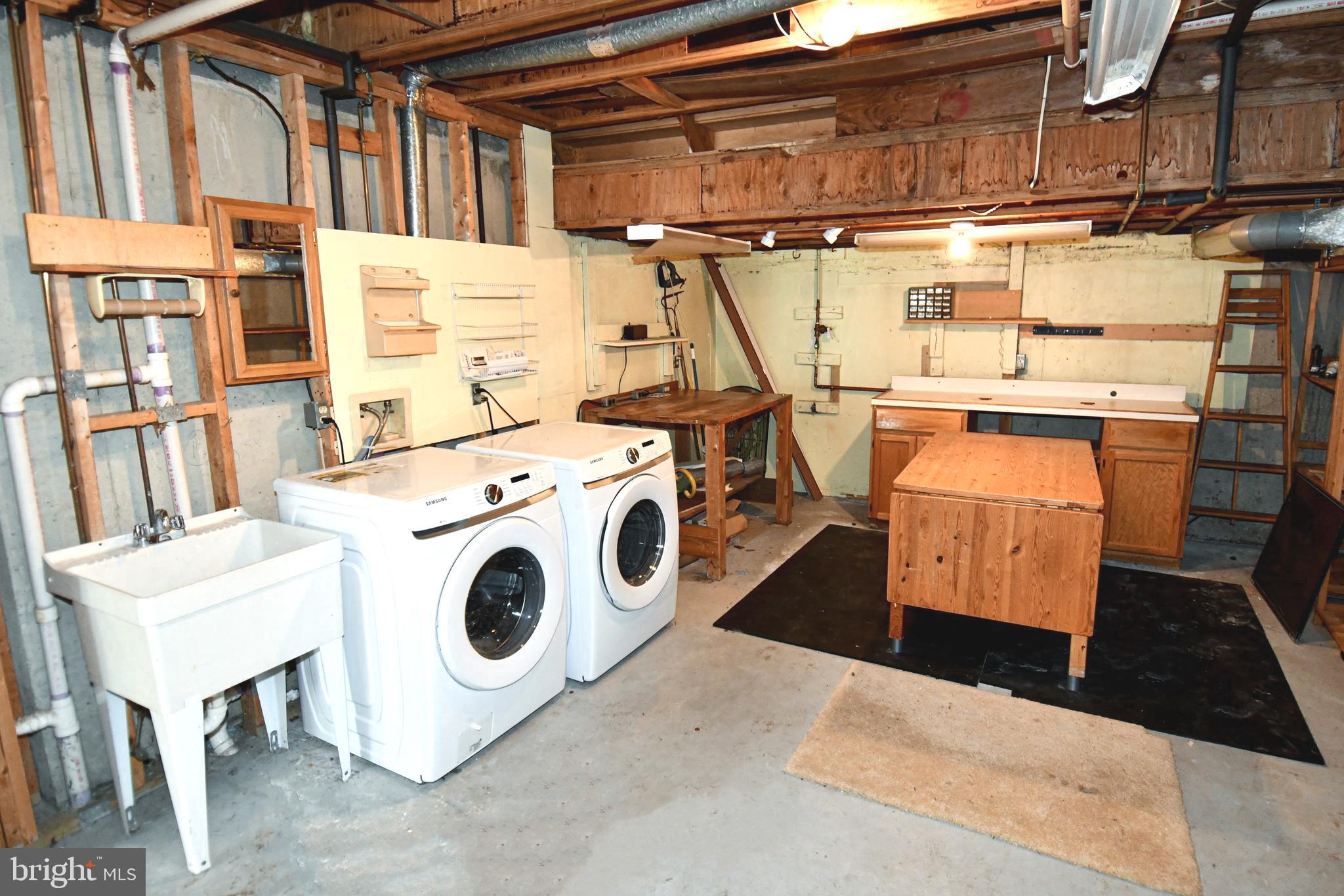 LANDMARK MEWS - Residential Lease