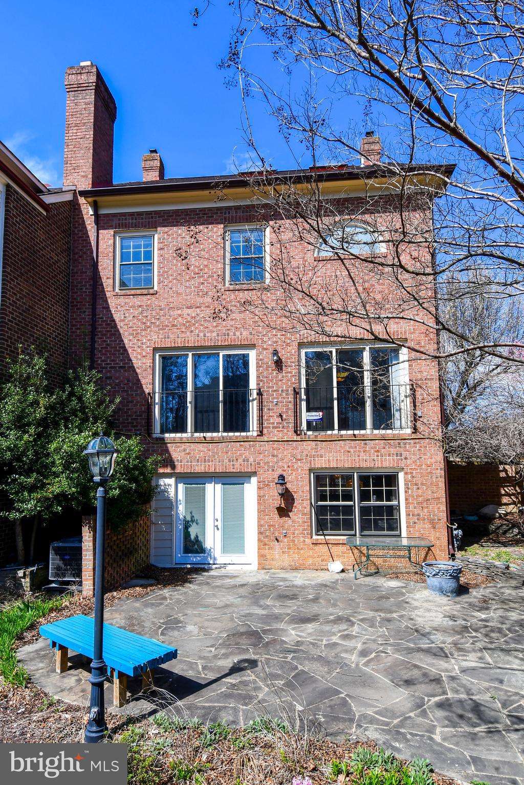 LANDMARK MEWS - Residential Lease