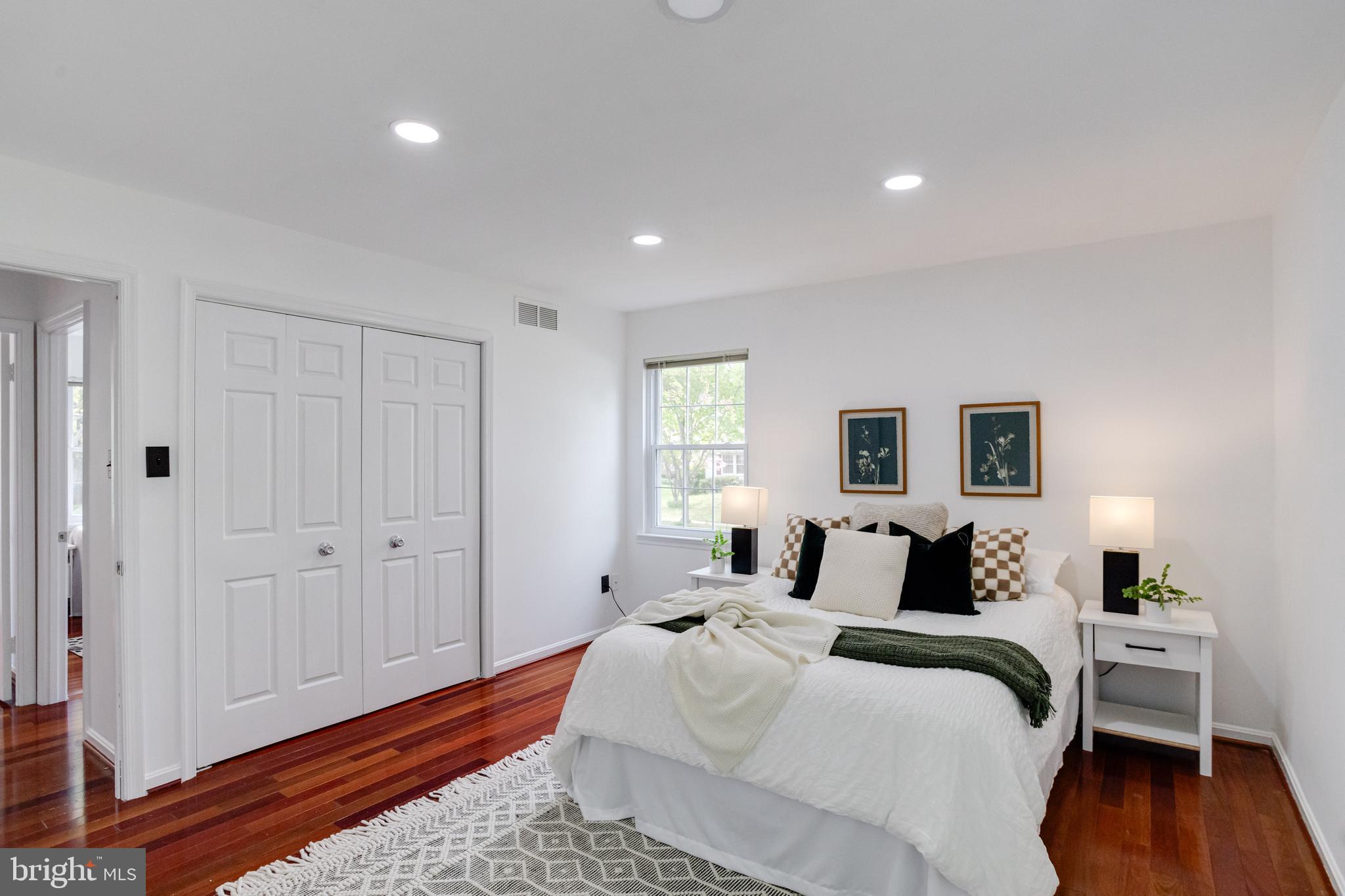 HUNTINGTON EAST - Residential