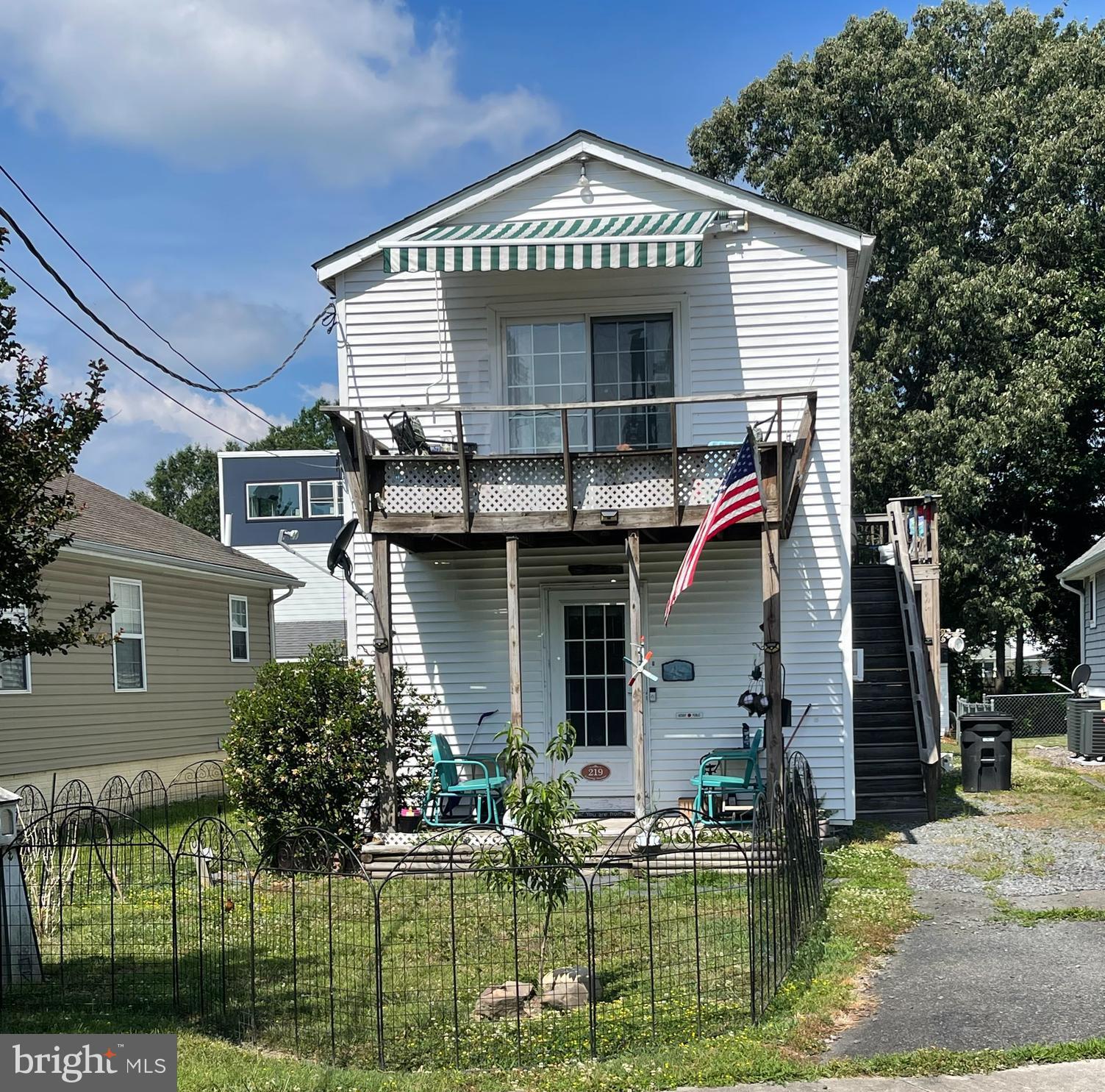 CALLING ALL FIXER UPPERS! RARE OPPURTUNITY ON THE POINT. This home is being sold "As Is." Each floor has been previously divided to be separate residences. The upper level has a separate entrance via the exterior stairs. Walk, ride your bike or drive your golf cart to town. Colonial Beach has shopping, restaurants, breweries, public beaches, pier and public boat launch. Come on down! Put your toes in the sand!