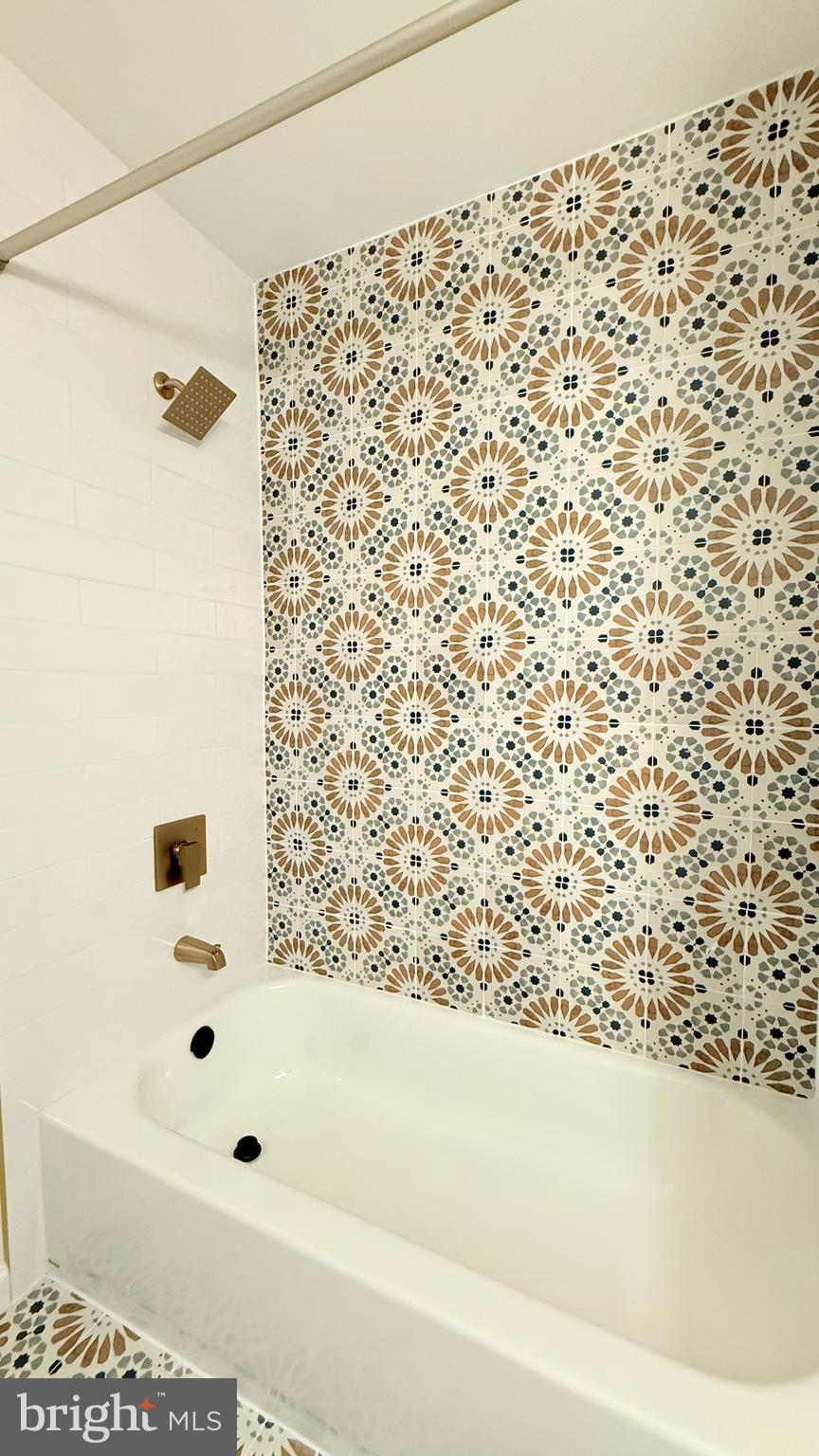 AMERICANA FAIRFAX - Residential
