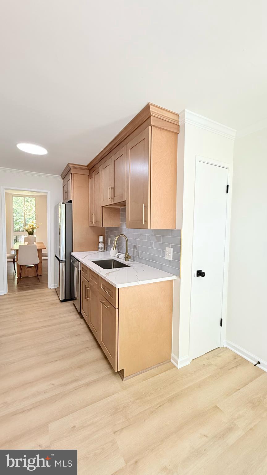 AMERICANA FAIRFAX - Residential