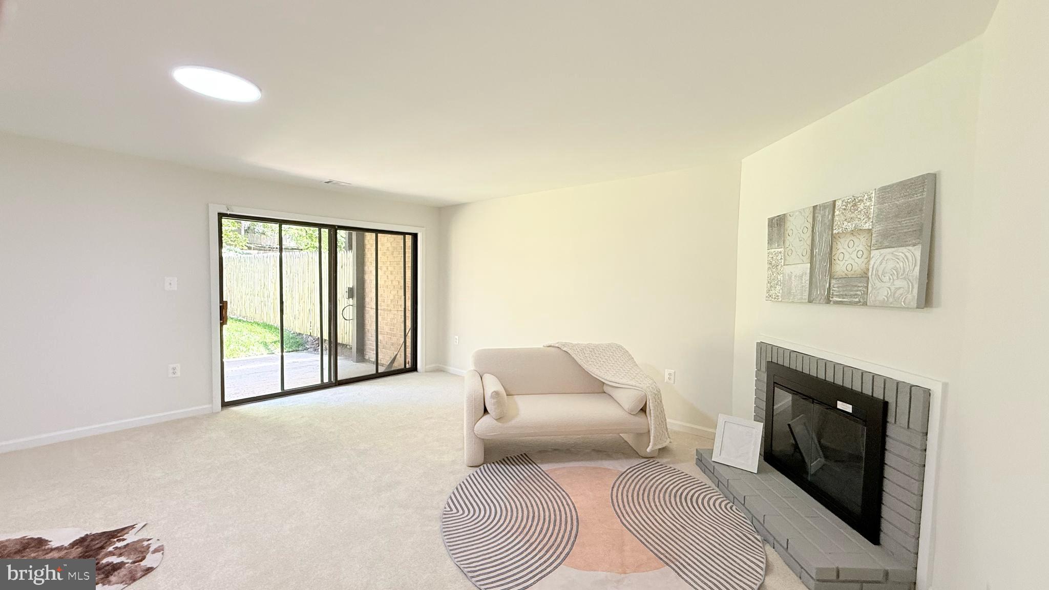 AMERICANA FAIRFAX - Residential