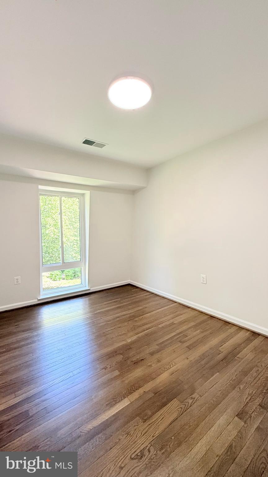 AMERICANA FAIRFAX - Residential