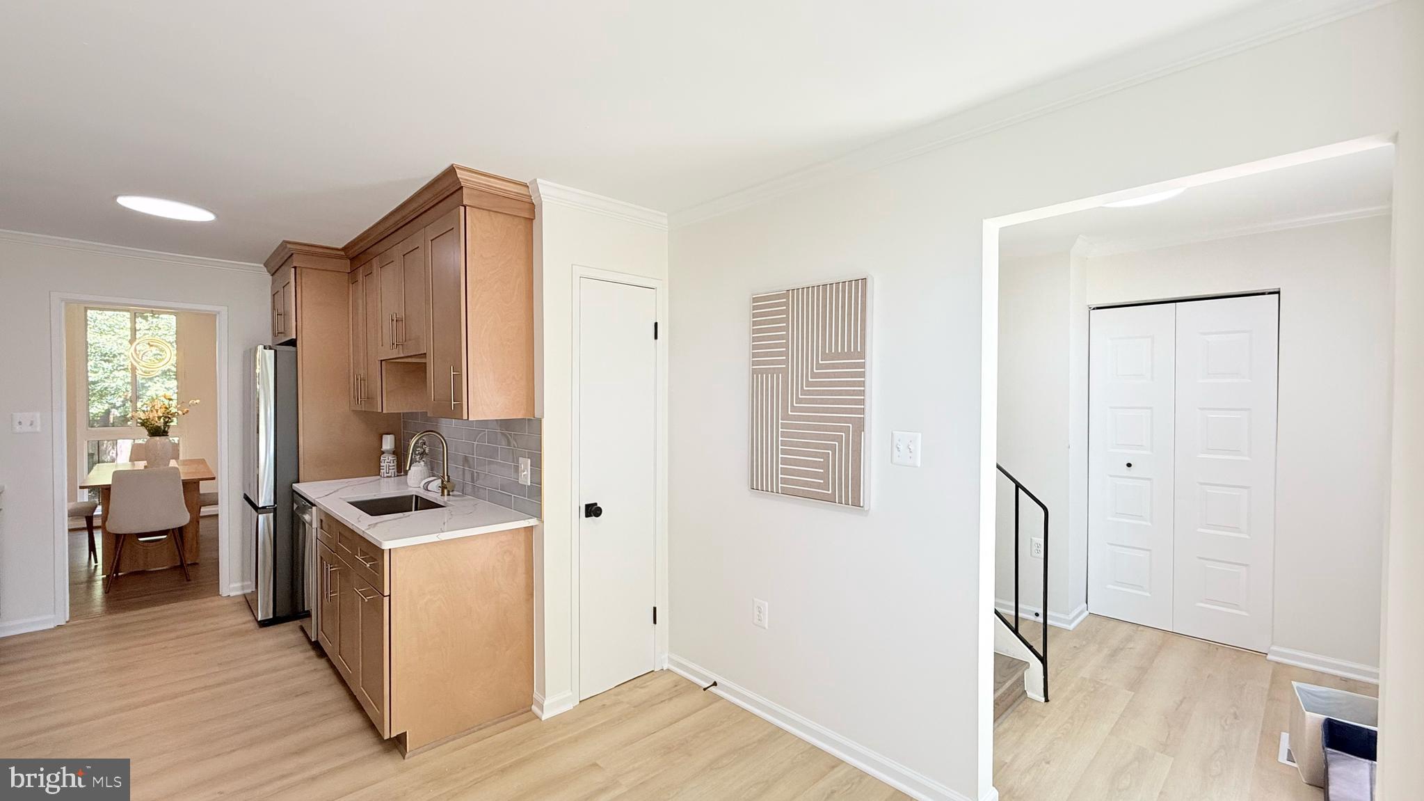 AMERICANA FAIRFAX - Residential