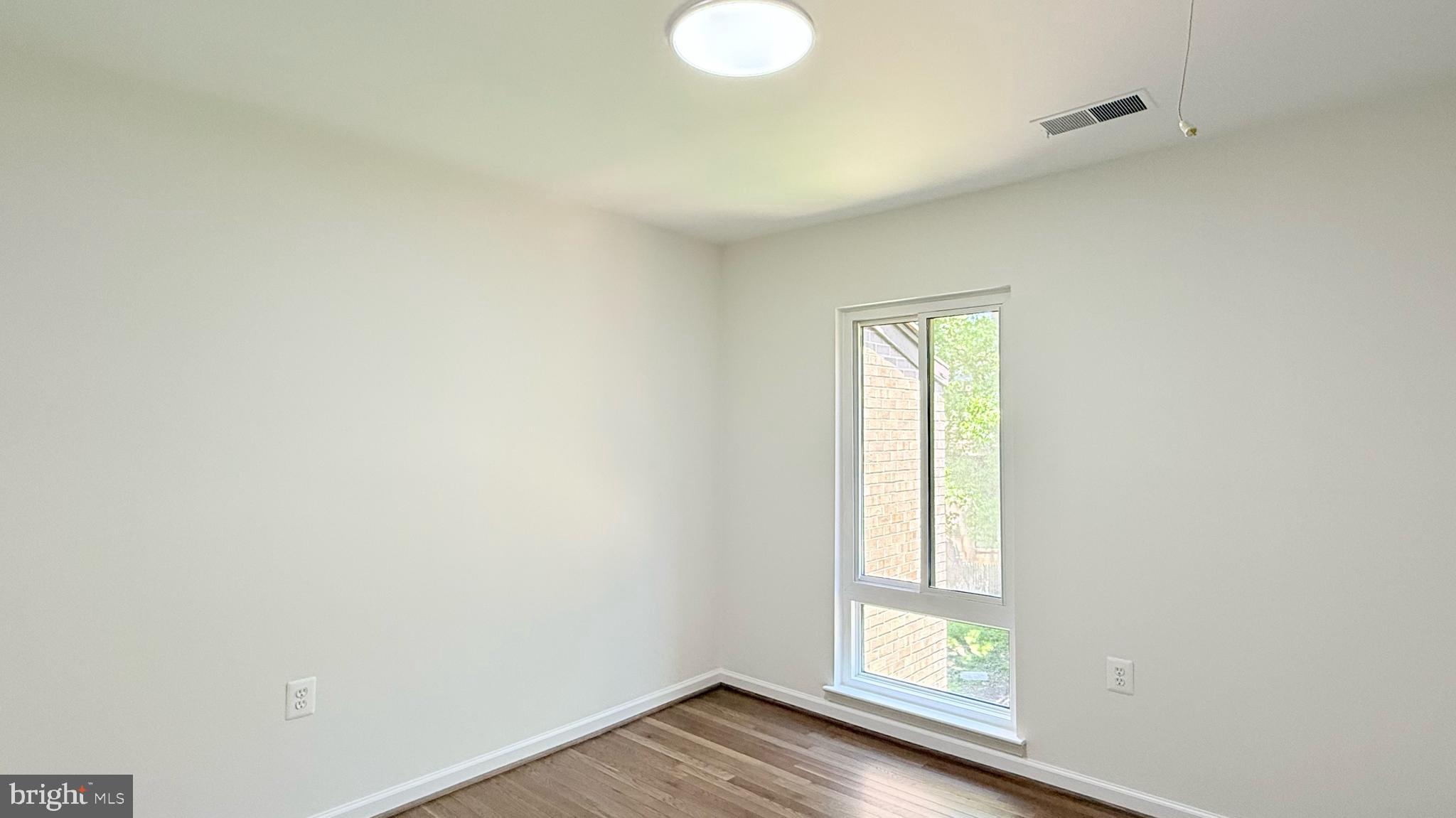 AMERICANA FAIRFAX - Residential