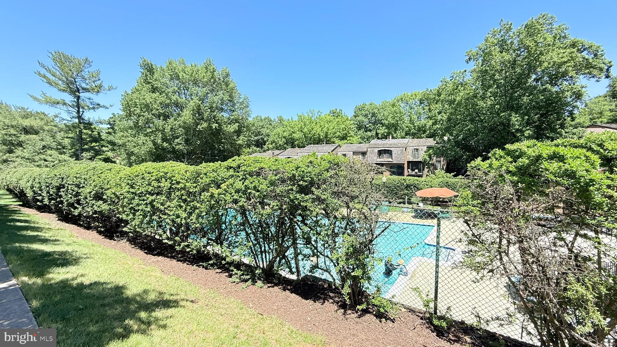 AMERICANA FAIRFAX - Residential