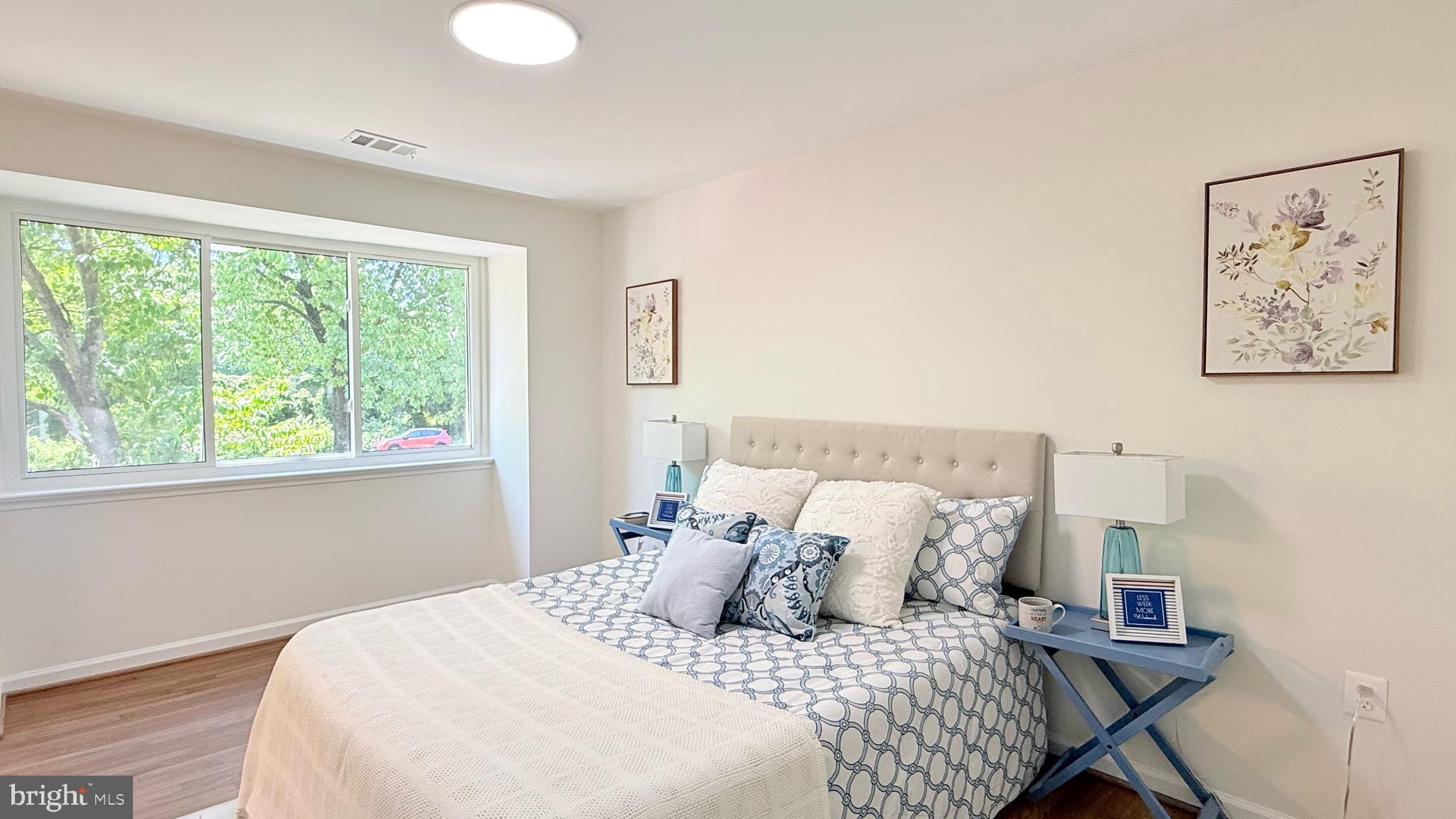 AMERICANA FAIRFAX - Residential
