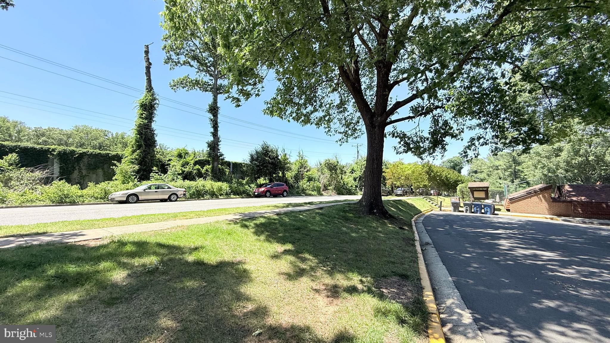 AMERICANA FAIRFAX - Residential