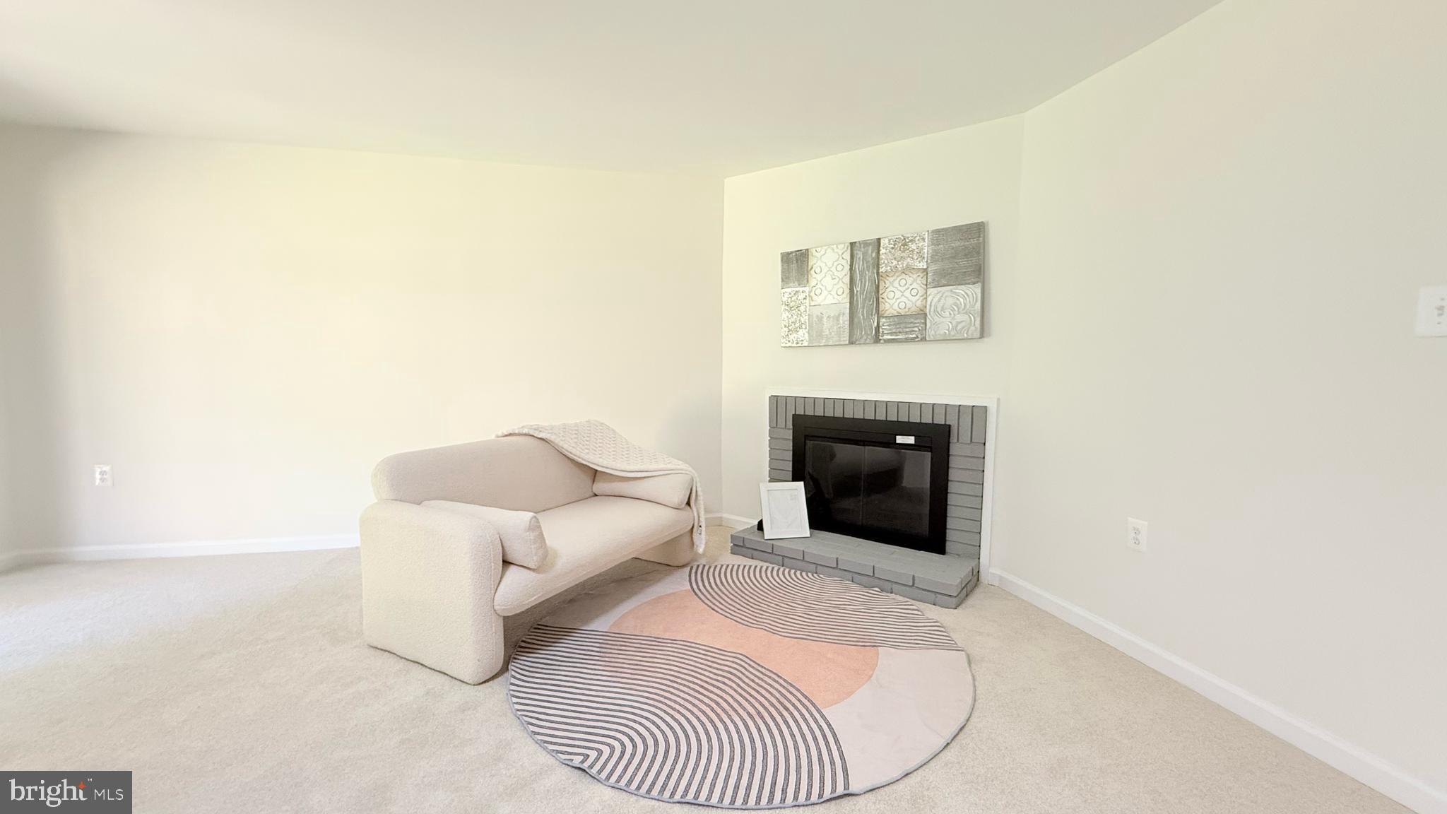 AMERICANA FAIRFAX - Residential
