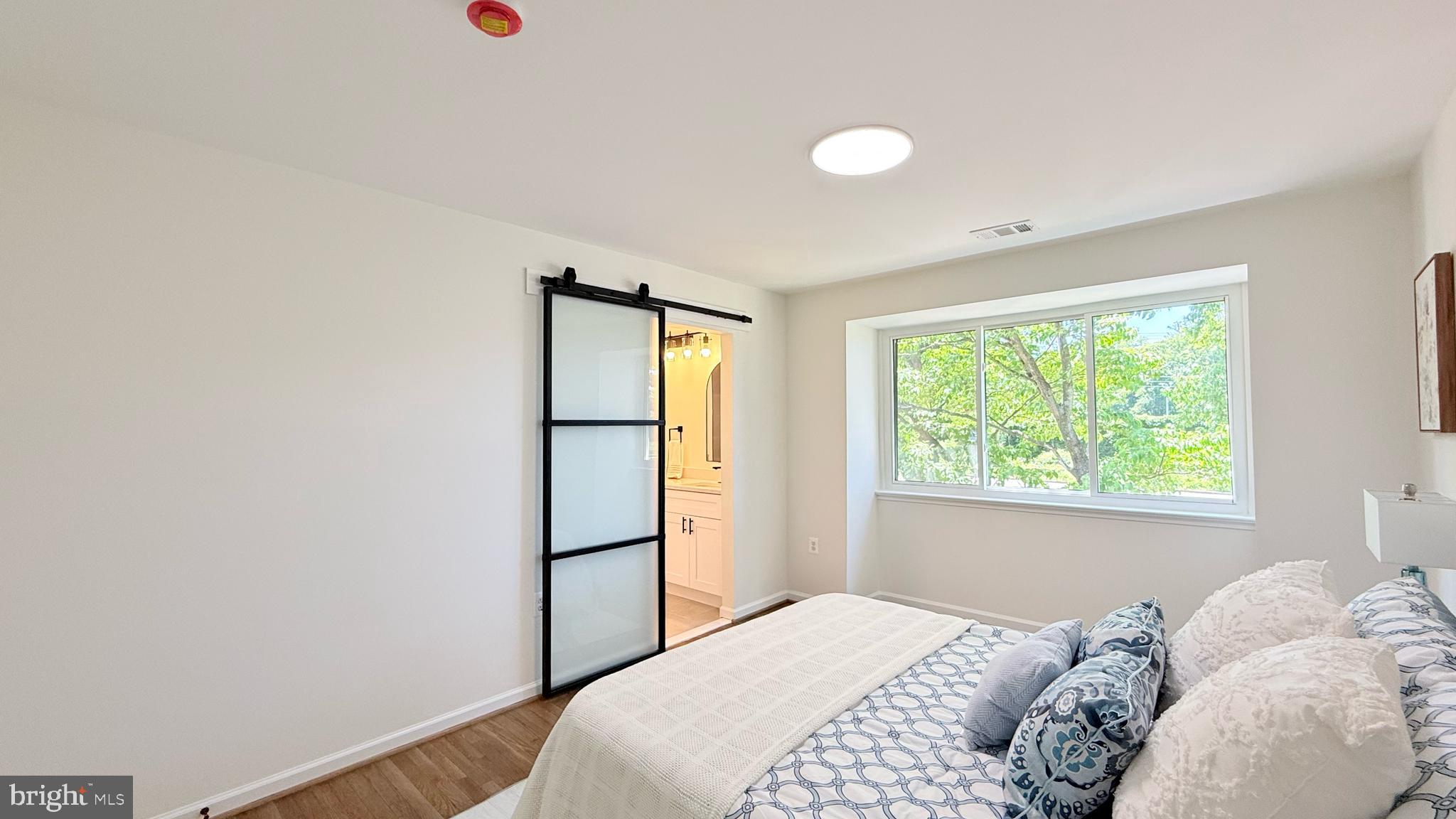 AMERICANA FAIRFAX - Residential