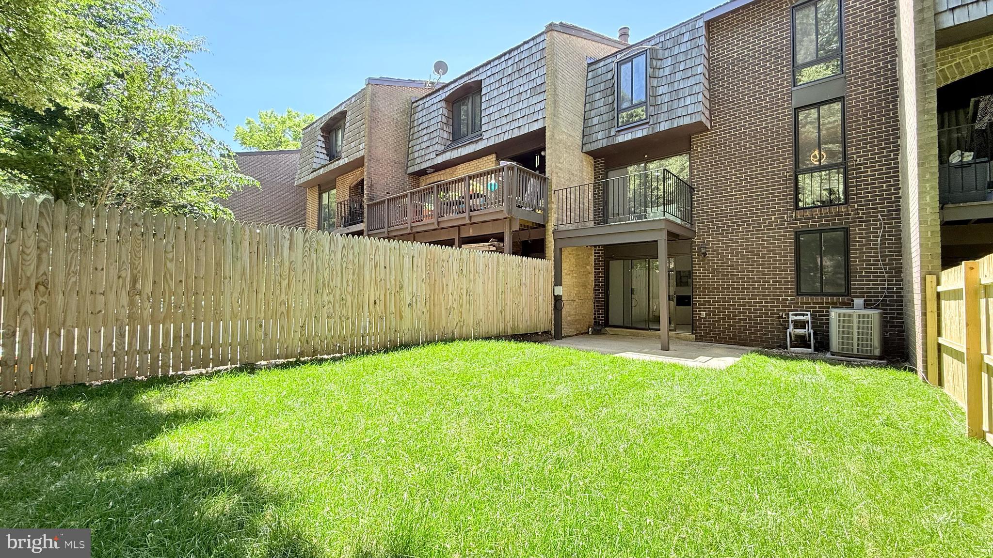 AMERICANA FAIRFAX - Residential