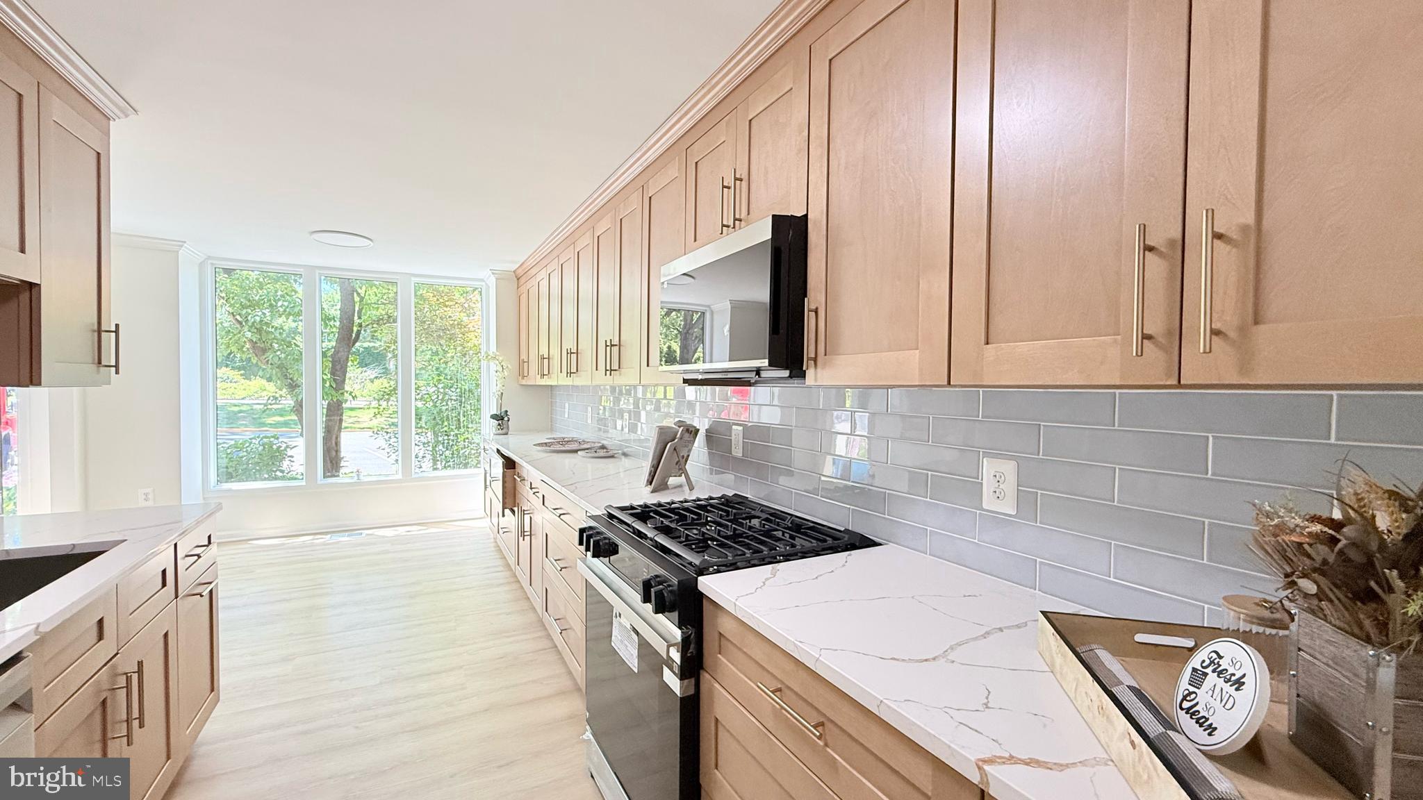 AMERICANA FAIRFAX - Residential